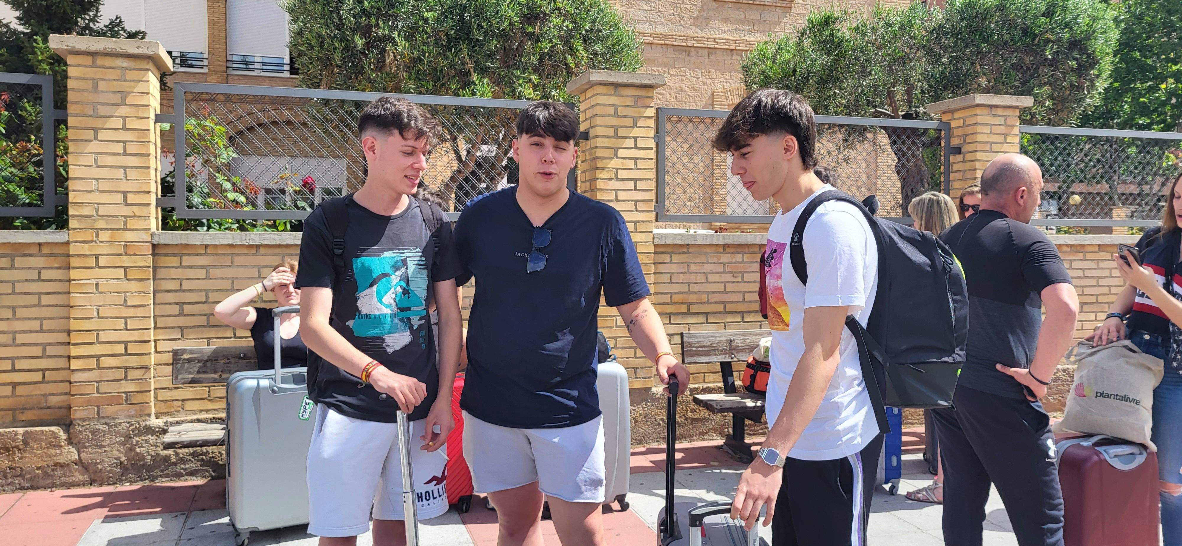 Salida a Salou de los estudiantes de Huesca que han acabado la Evau. Foto: Mercedes Manterola