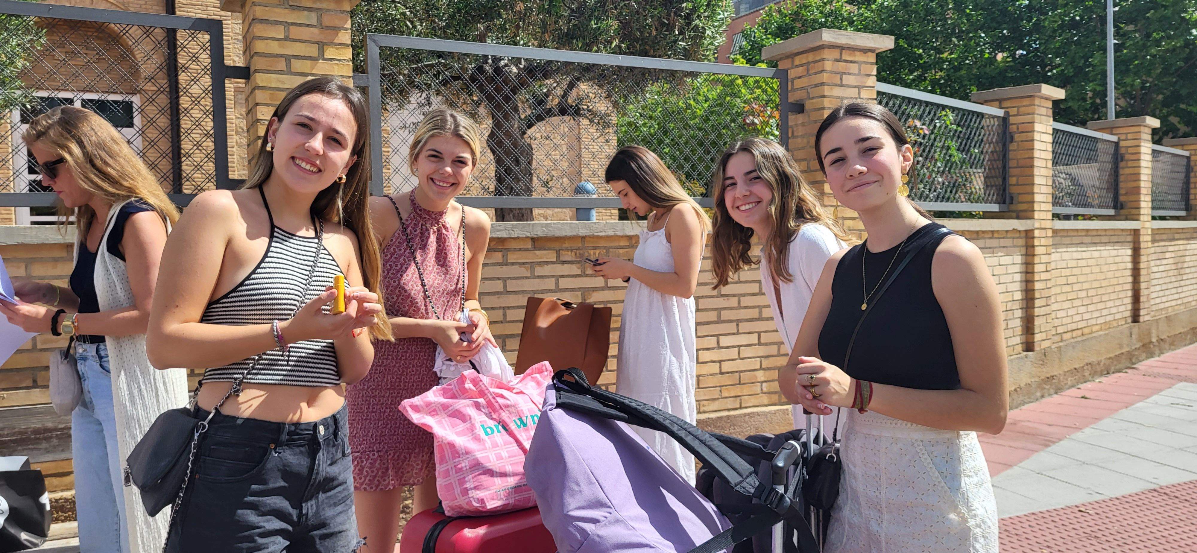 Salida a Salou de los estudiantes de Huesca que han acabado la Evau. Foto: Mercedes Manterola
