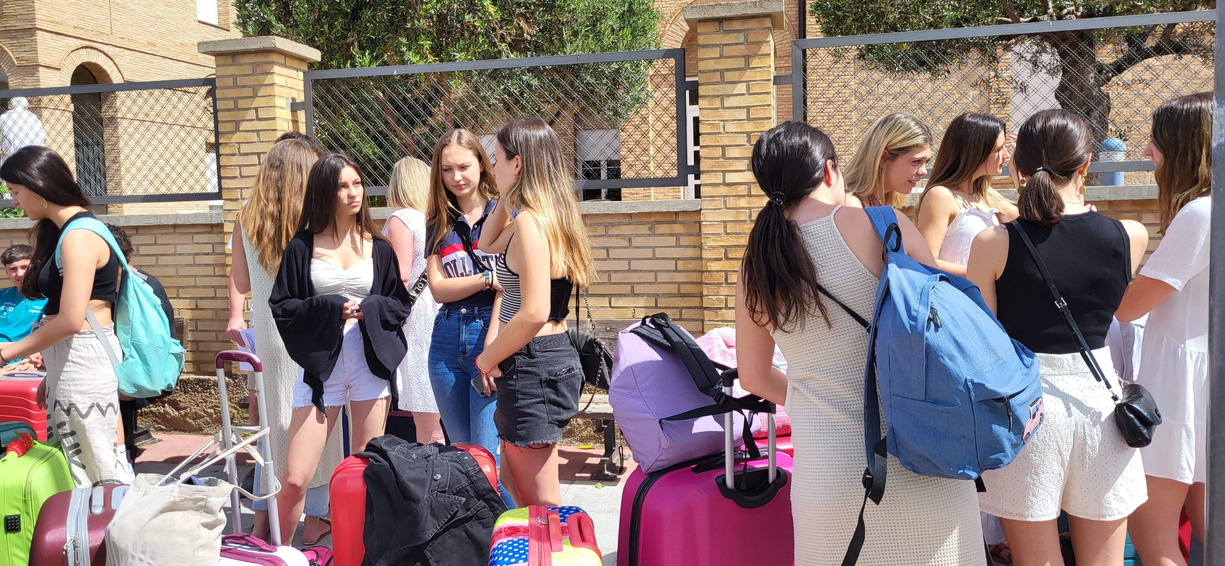 Salida a Salou de los estudiantes de Huesca que han acabado la Evau. Foto: Mercedes Manterola