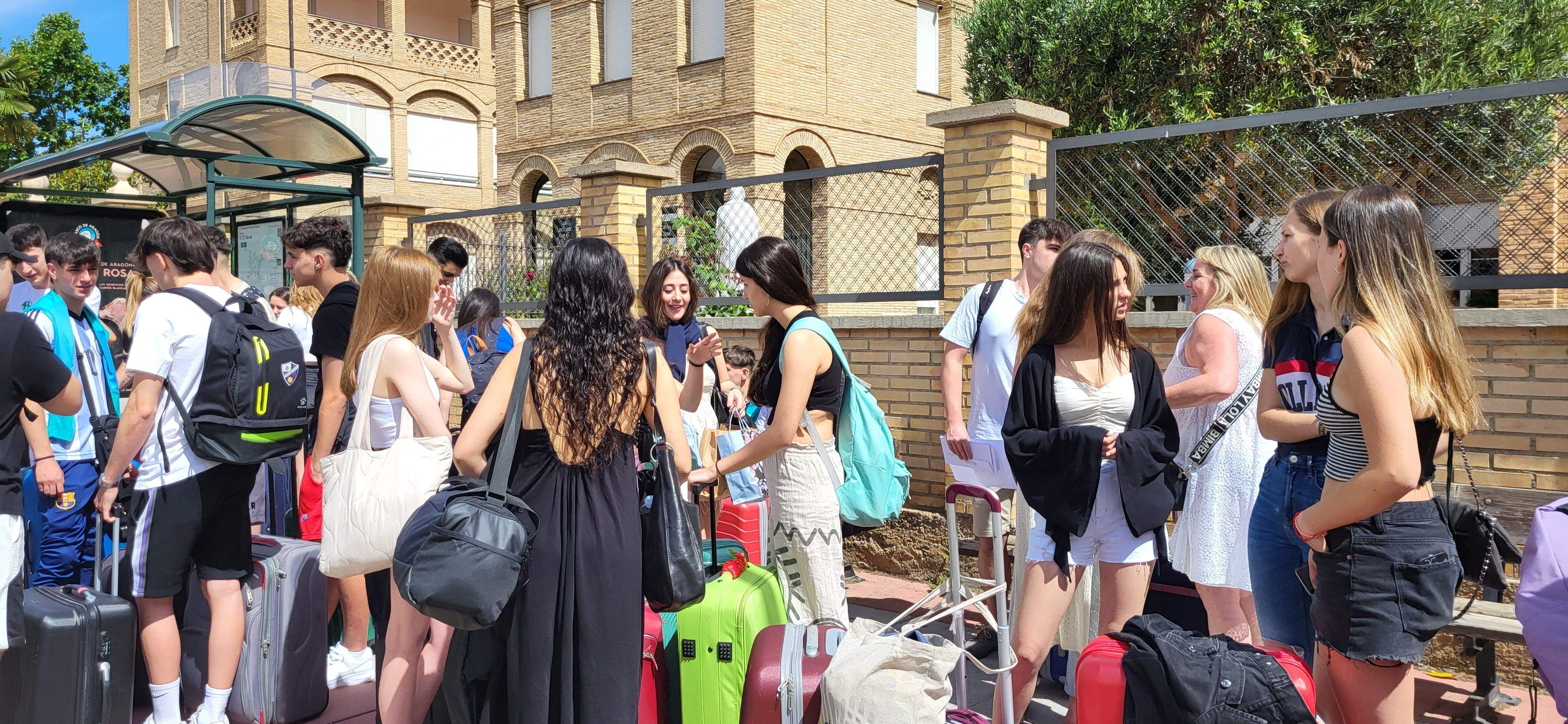 Salida a Salou de los estudiantes de Huesca que han acabado la Evau. Foto: Mercedes Manterola