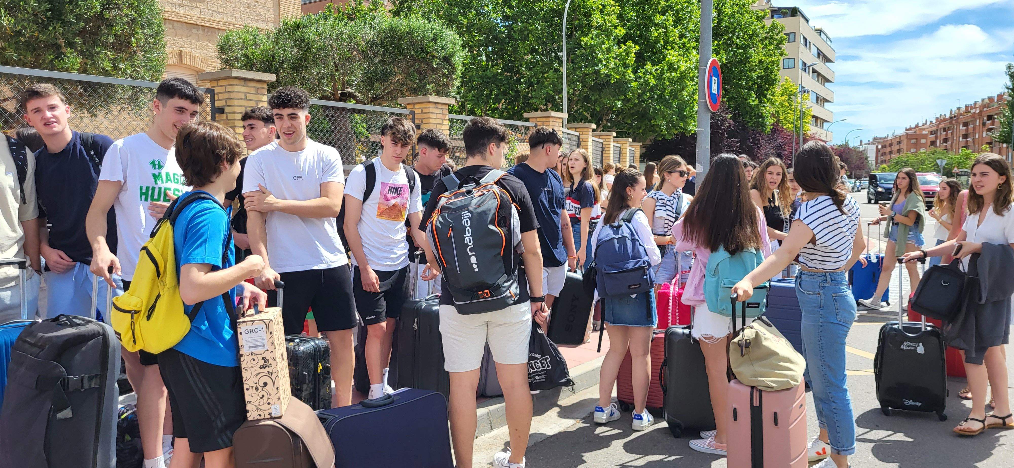 Salida a Salou de los estudiantes de Huesca que han acabado la Evau. Foto: Mercedes Manterola