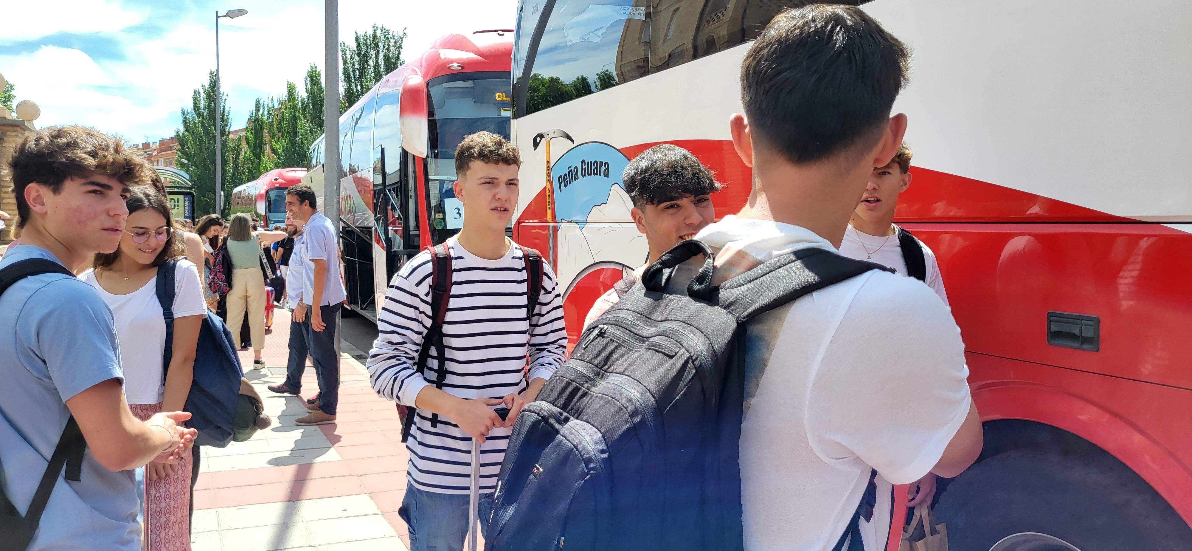 Salida a Salou de los estudiantes de Huesca que han acabado la Evau. Foto: Mercedes Manterola