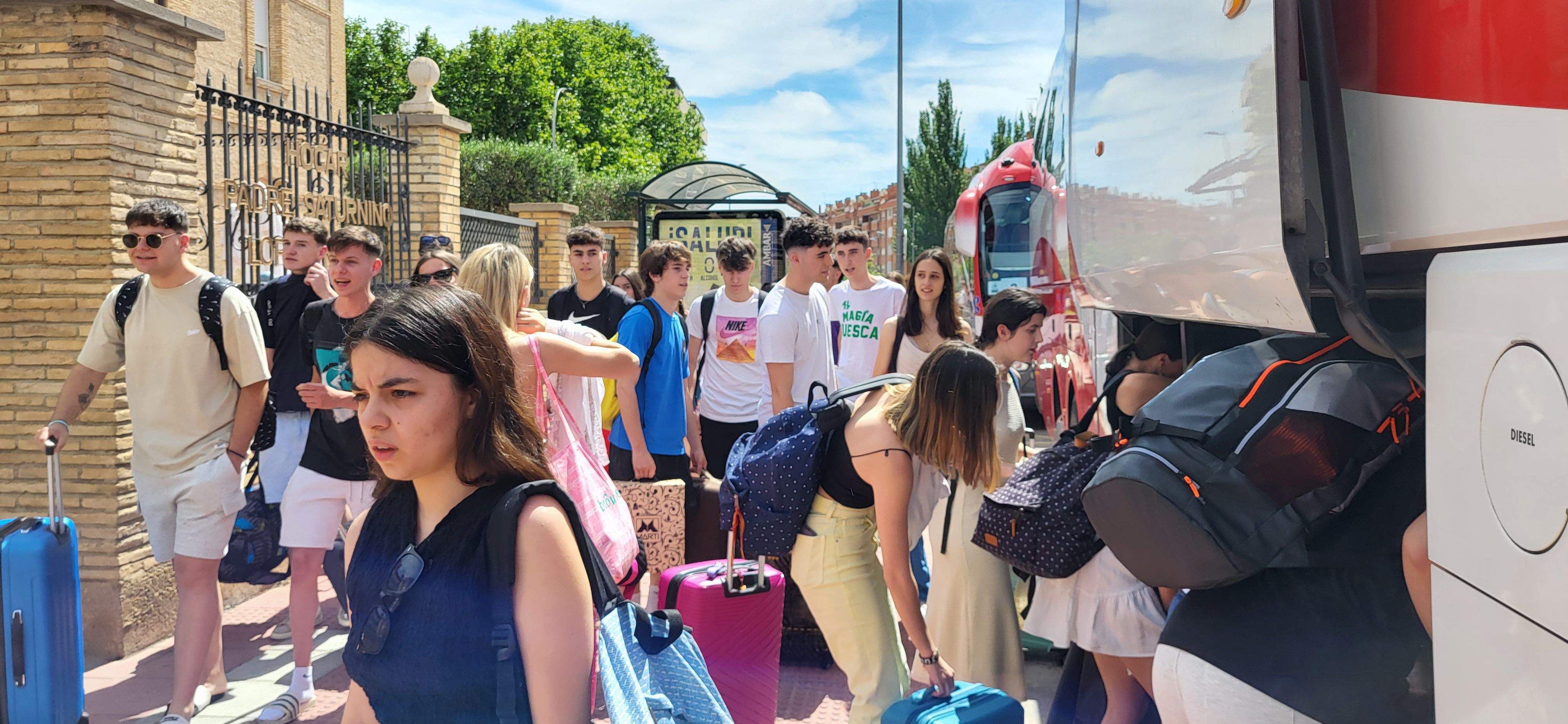 Salida a Salou de los estudiantes de Huesca que han acabado la Evau. Foto: Mercedes Manterola
