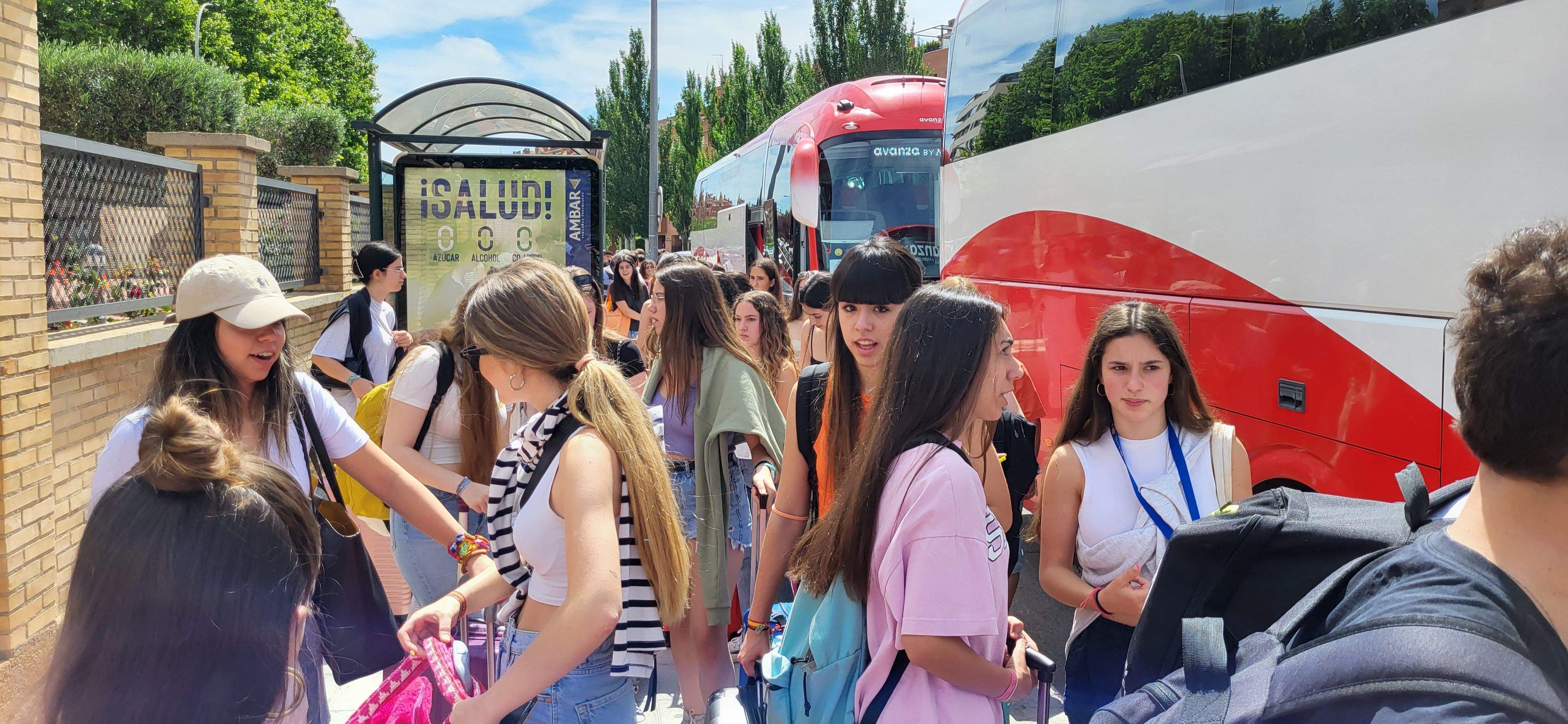 Salida a Salou de los estudiantes de Huesca que han acabado la Evau. Foto: Mercedes Manterola