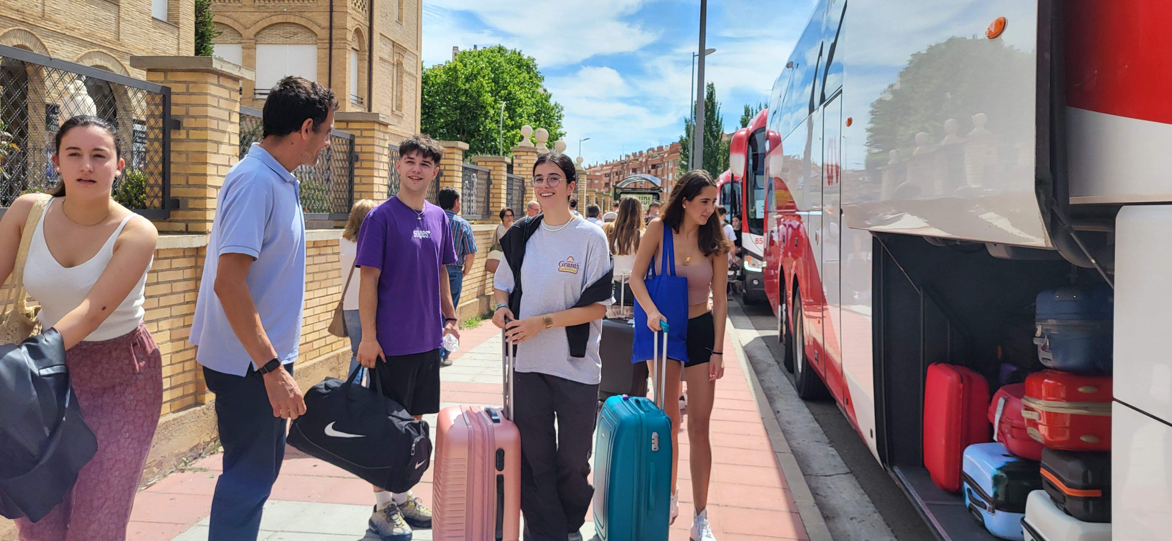 Salida a Salou de los estudiantes de Huesca que han acabado la Evau. Foto: Mercedes Manterola
