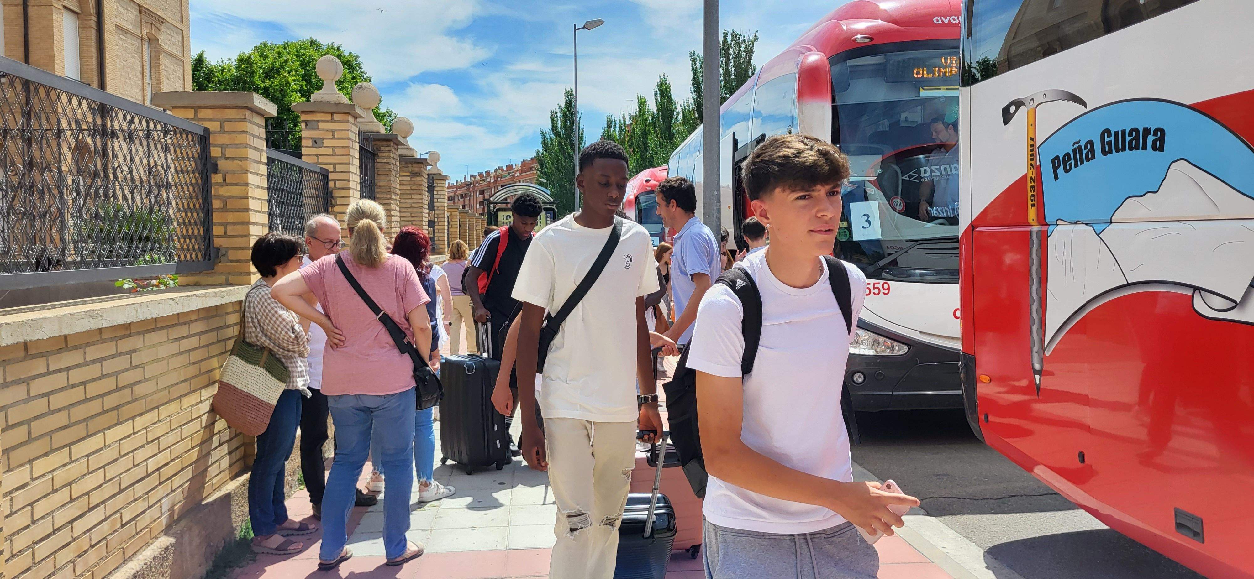 Salida a Salou de los estudiantes de Huesca que han acabado la Evau. Foto: Mercedes Manterola