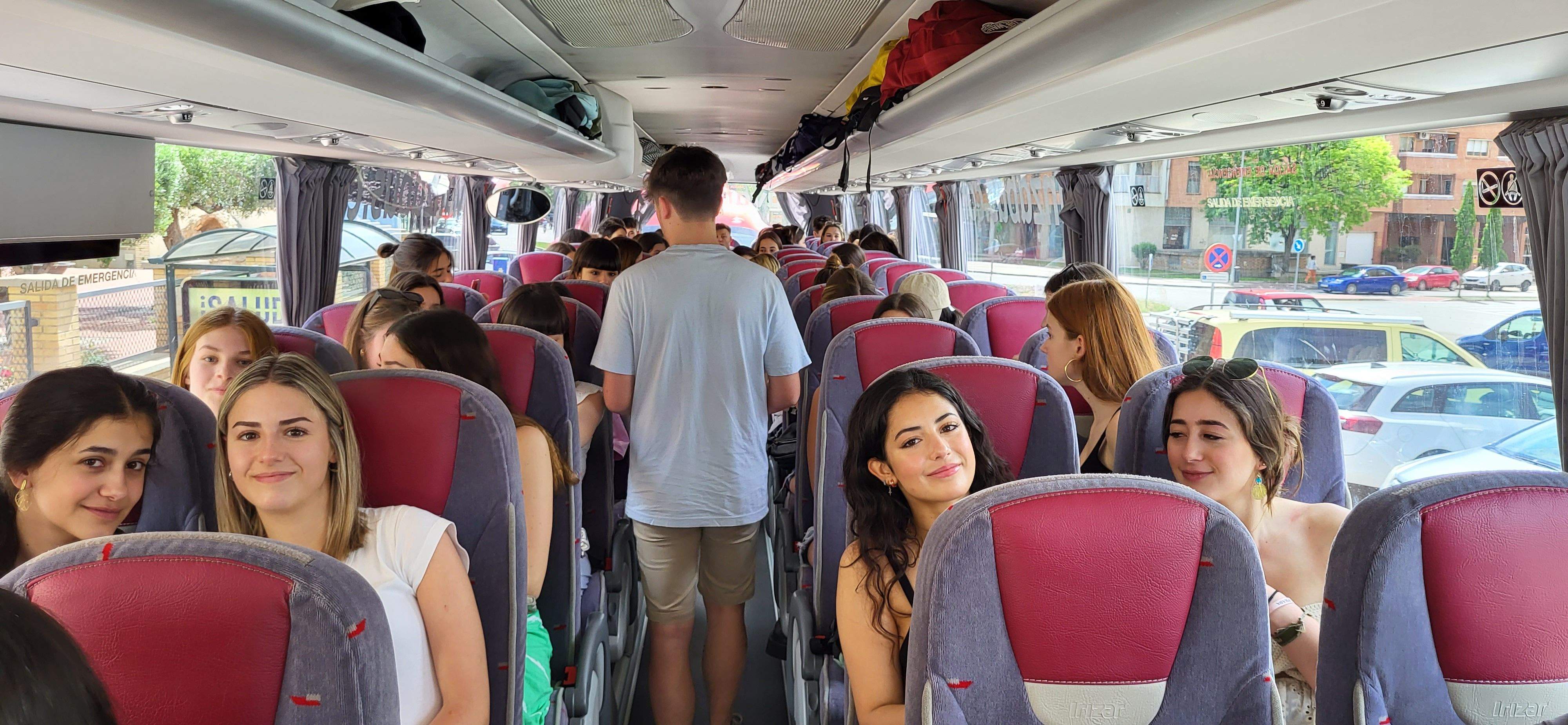 Salida a Salou de los estudiantes de Huesca que han acabado la Evau. Foto: Mercedes Manterola
