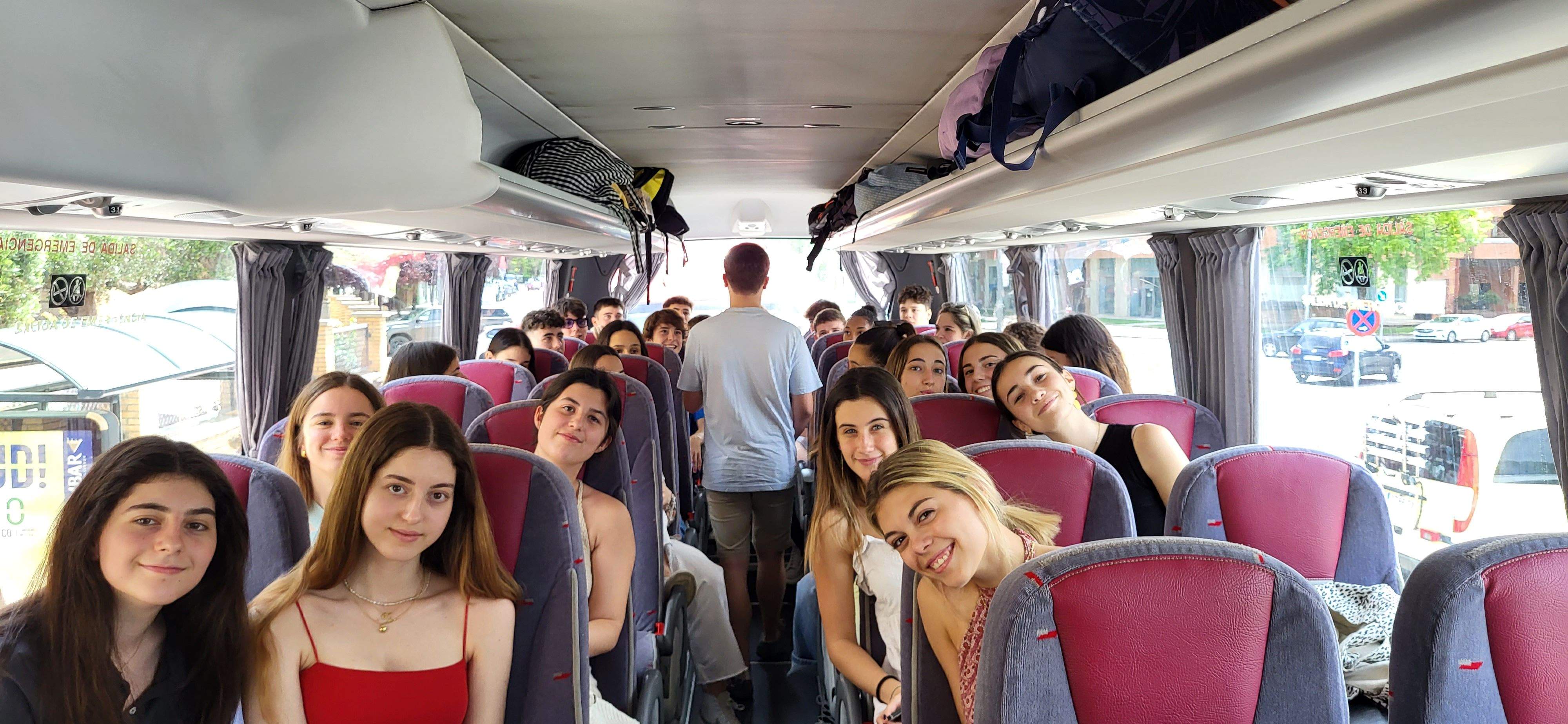Salida a Salou de los estudiantes de Huesca que han acabado la Evau. Foto: Mercedes Manterola