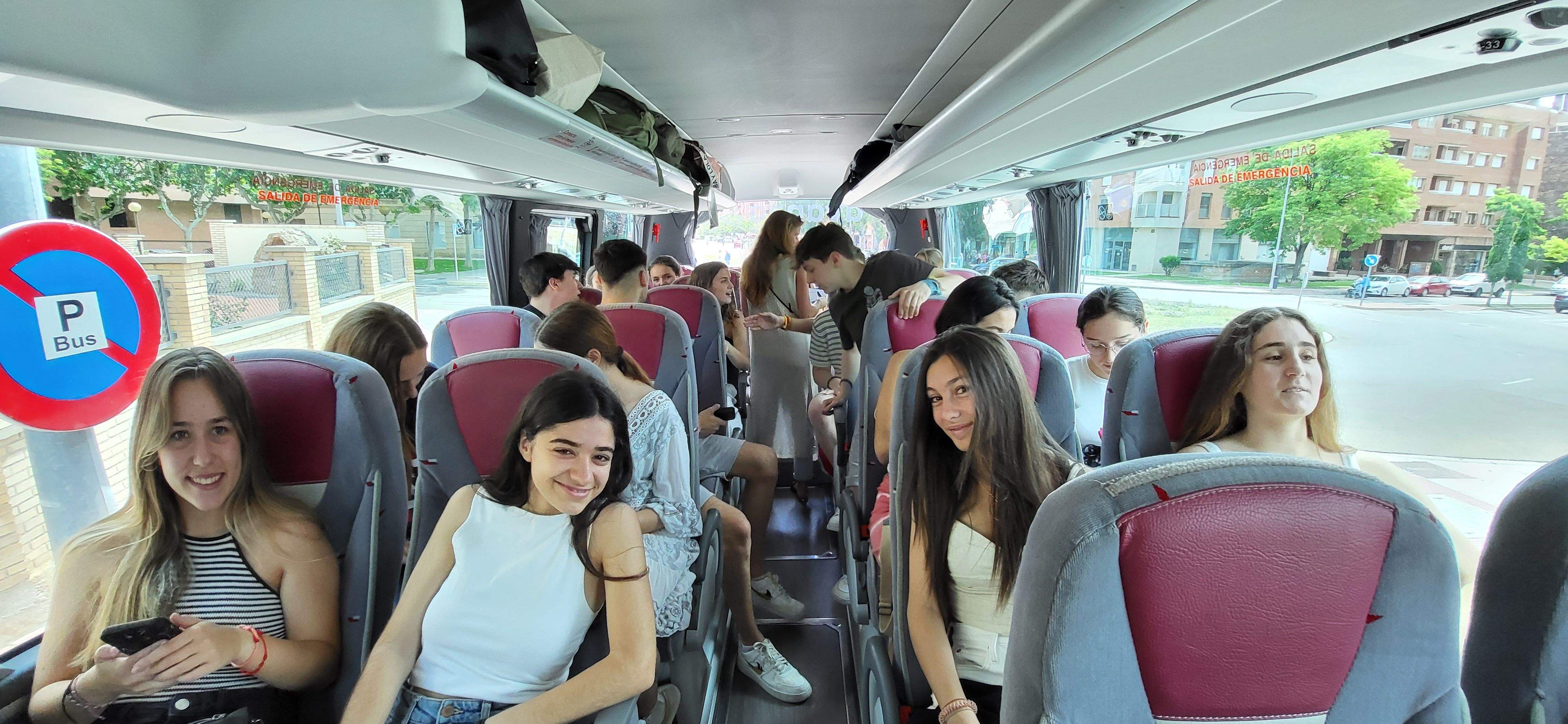 Salida a Salou de los estudiantes de Huesca que han acabado la Evau. Foto: Mercedes Manterola