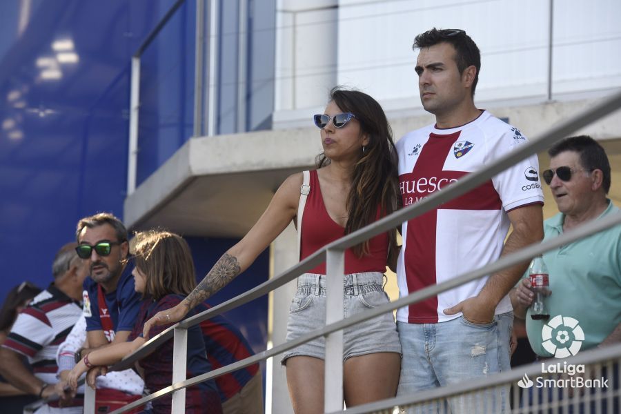 Minutos antes del inicio del partido Huesca Ibiza. Foto Laliga 