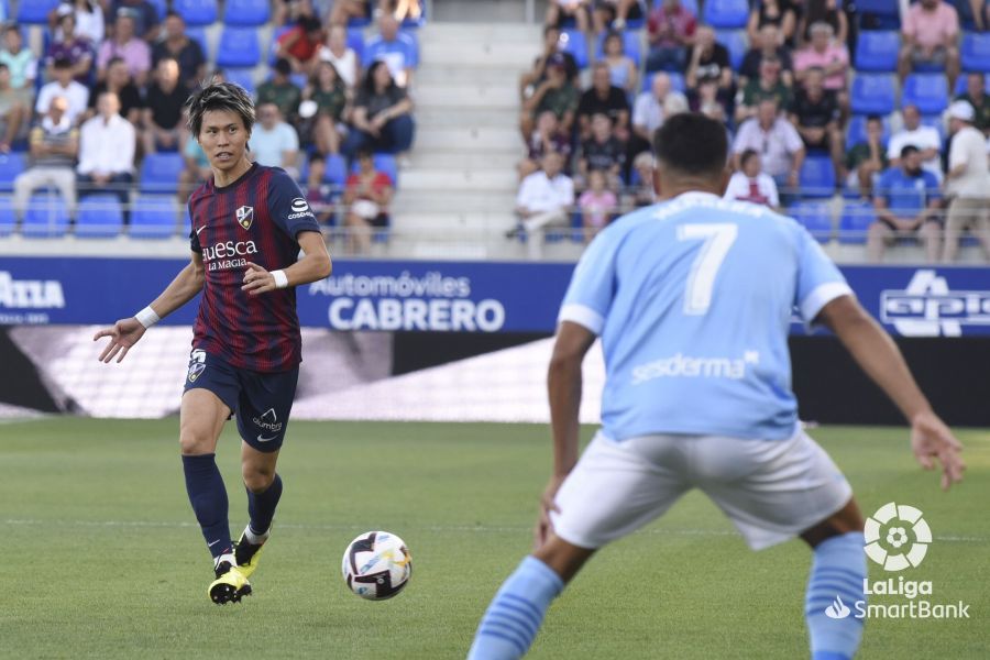 Partido entre el Huesca y el Ibiza en El Alcoraz. Foto La Liga 