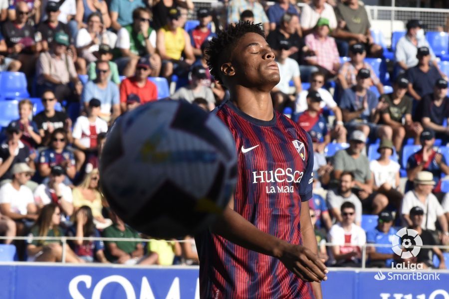 Partido entre el Huesca y el Ibiza en El Alcoraz. Foto La Liga 