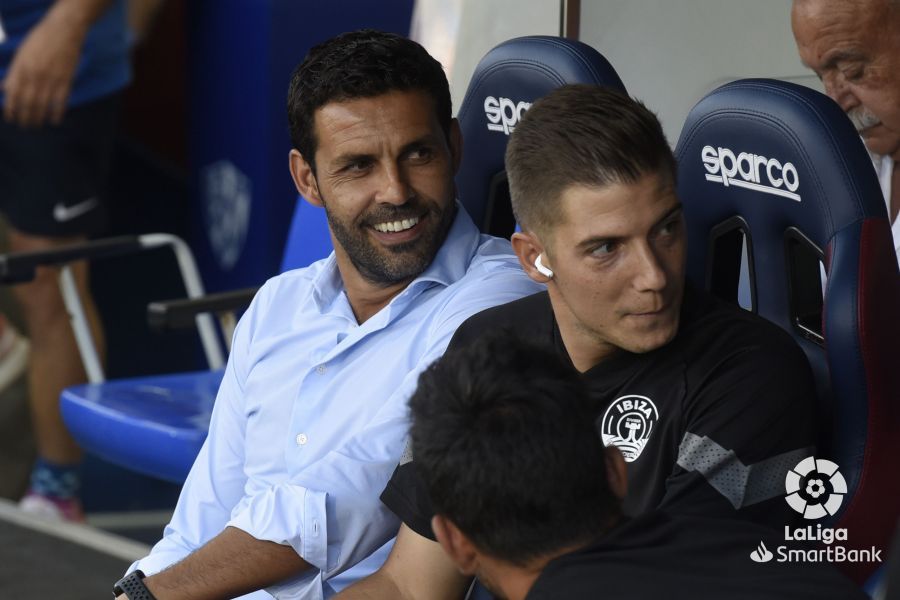 Partido entre el Huesca y el Ibiza en El Alcoraz. Foto La Liga 