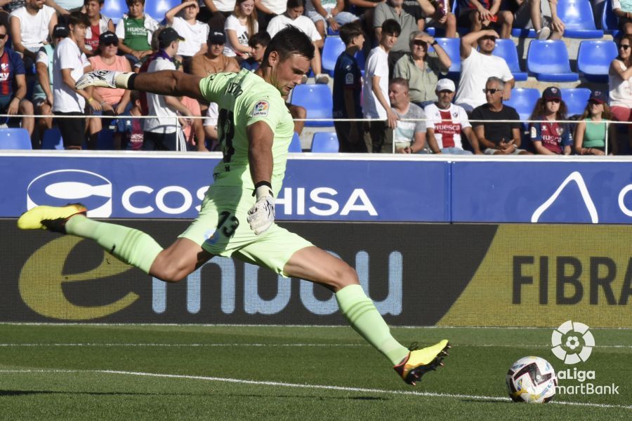 Partido entre el Huesca y el Ibiza en El Alcoraz. Foto La Liga