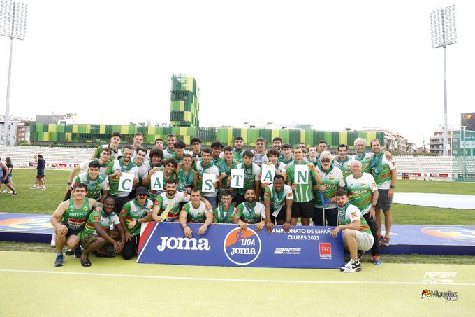 Intec-Zoiti, en el podio, ha dedicado el ascenso a José Luis Castán. Foto RFEA