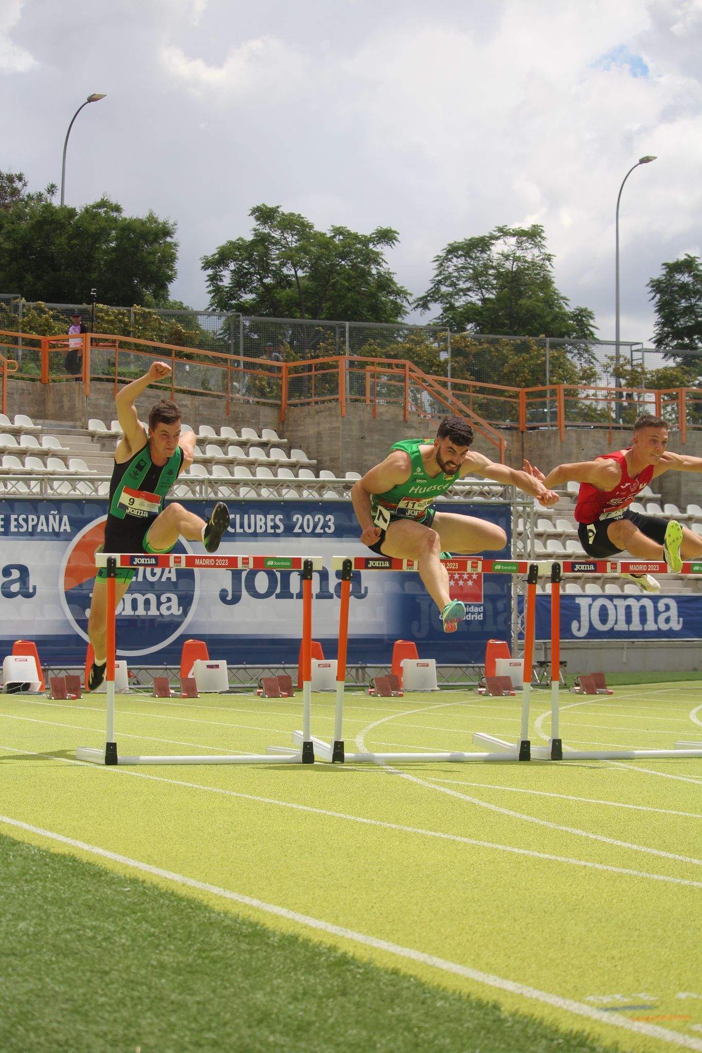 Triunfo solvente de Cardiel en las vallas.