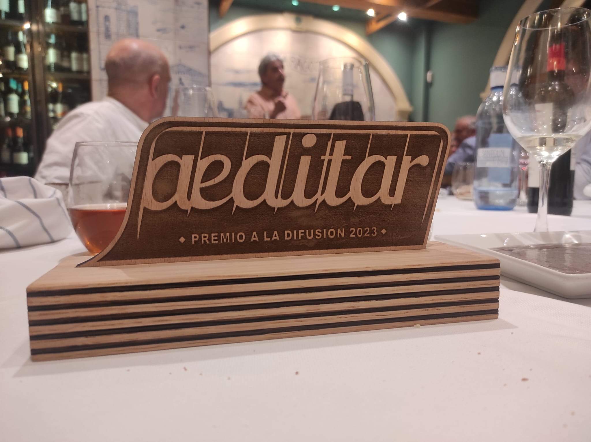 Entrega de premios Aeditar a la librería Anónima y José Luis Acín