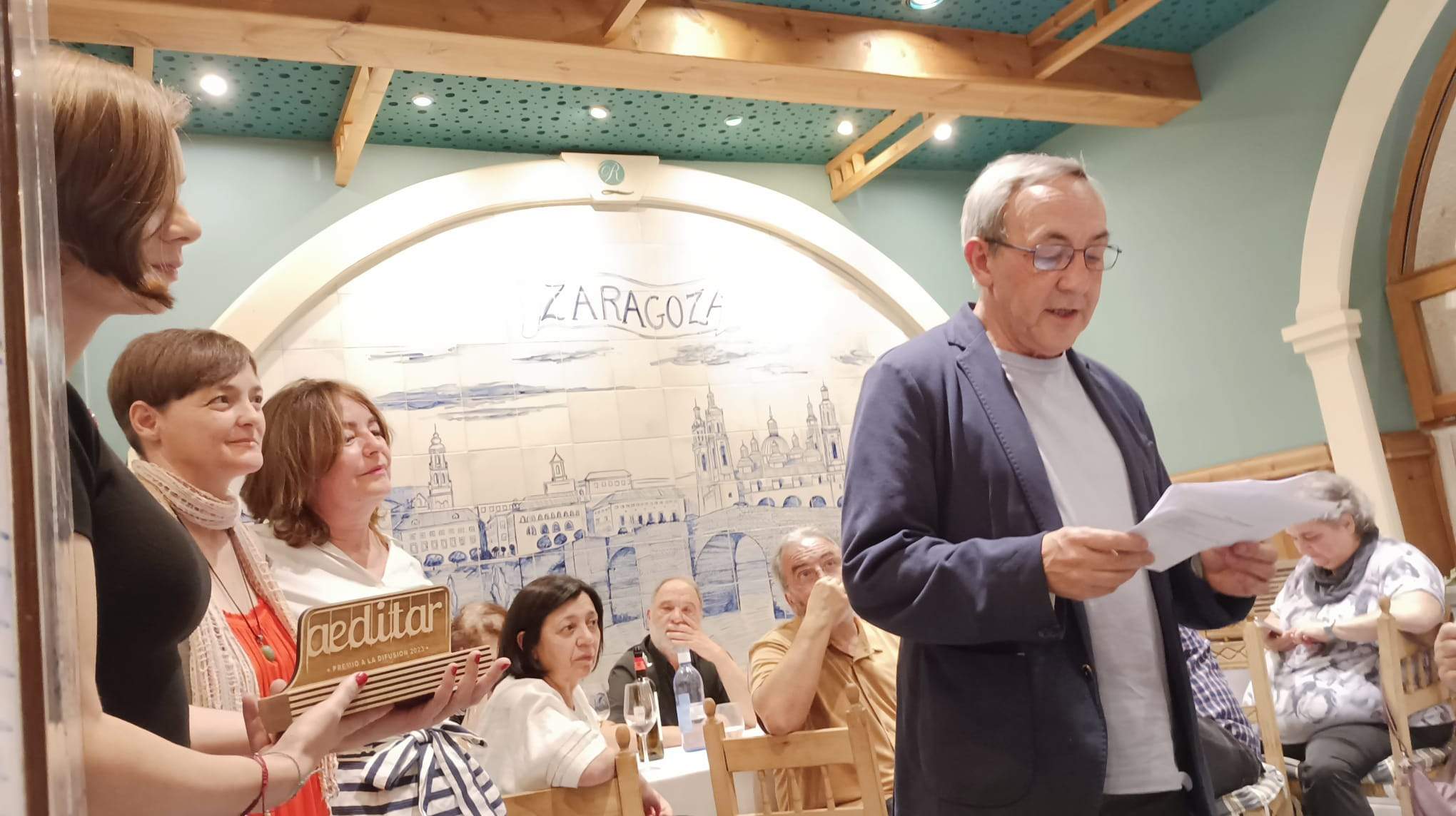 Entrega de premios Aeditar a la librería Anónima y José Luis Acín