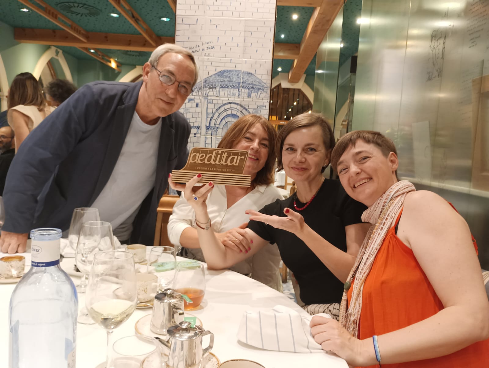 Entrega de premios Aeditar a la librería Anónima y José Luis Acín