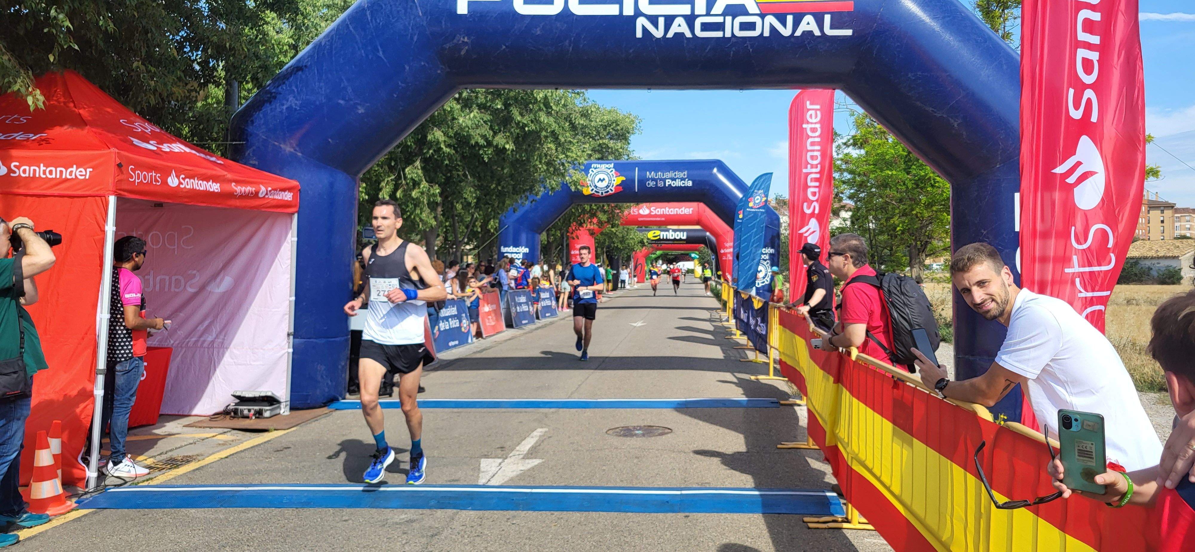 Carrera Ruta 091 en Huesca en favor de los enfermos de ELA. Foto Myriam Martínez