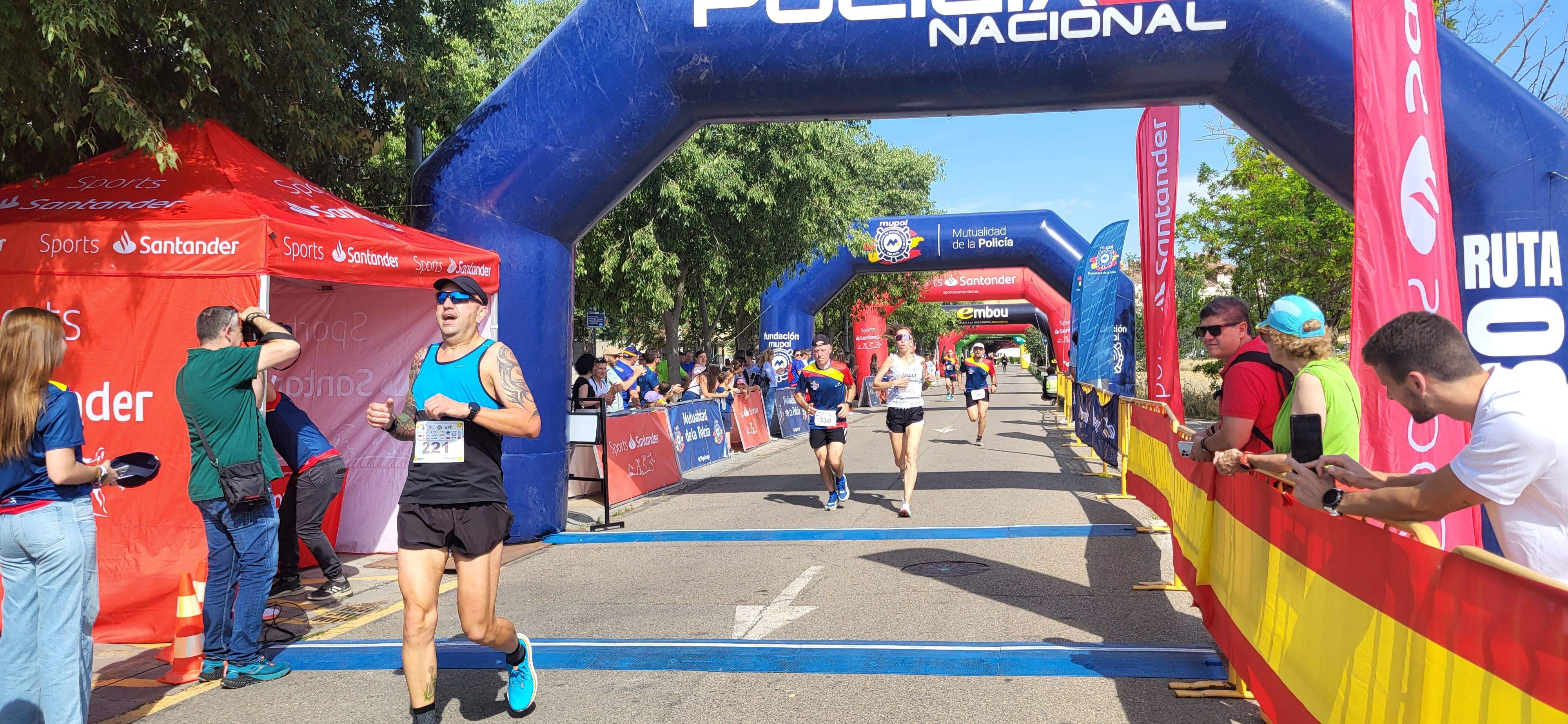Carrera Ruta 091 en Huesca en favor de los enfermos de ELA. Foto Myriam Martínez