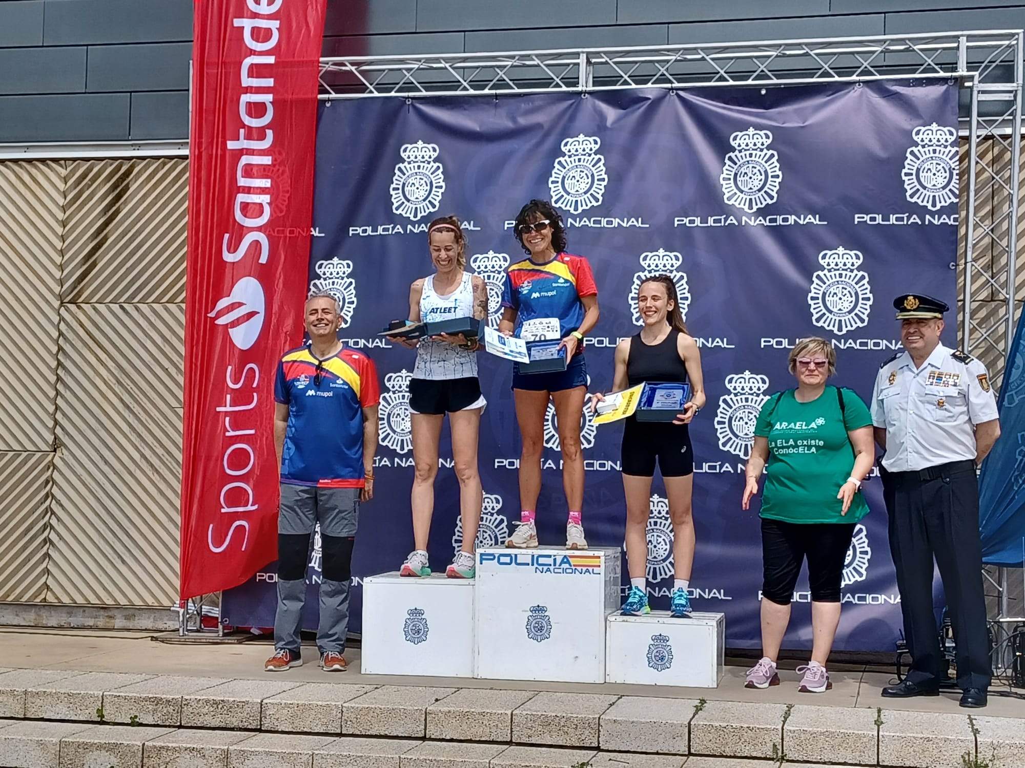 El podio femenino de la carrera 091 contra la ELA