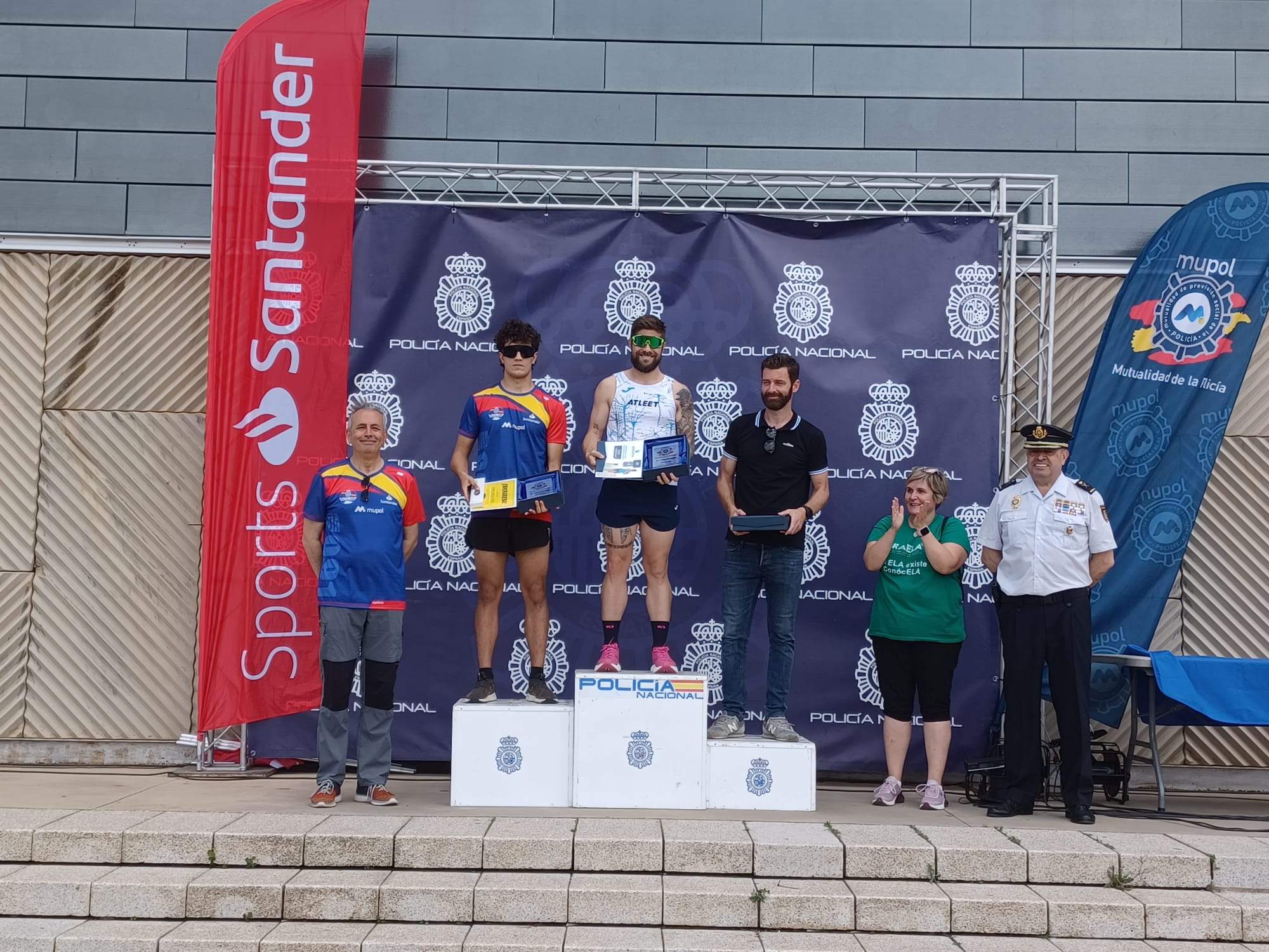 El podio masculino de la carrera 091 contra la ELA