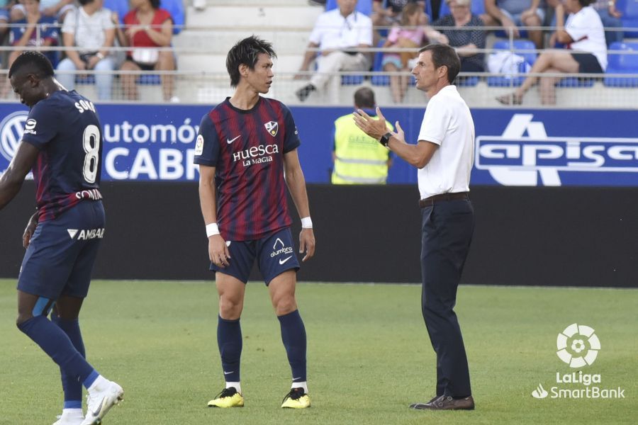 Kento escucha las indicaciones del Cuco Ziganda Kento escucha las indicaciones del Cuco Ziganda