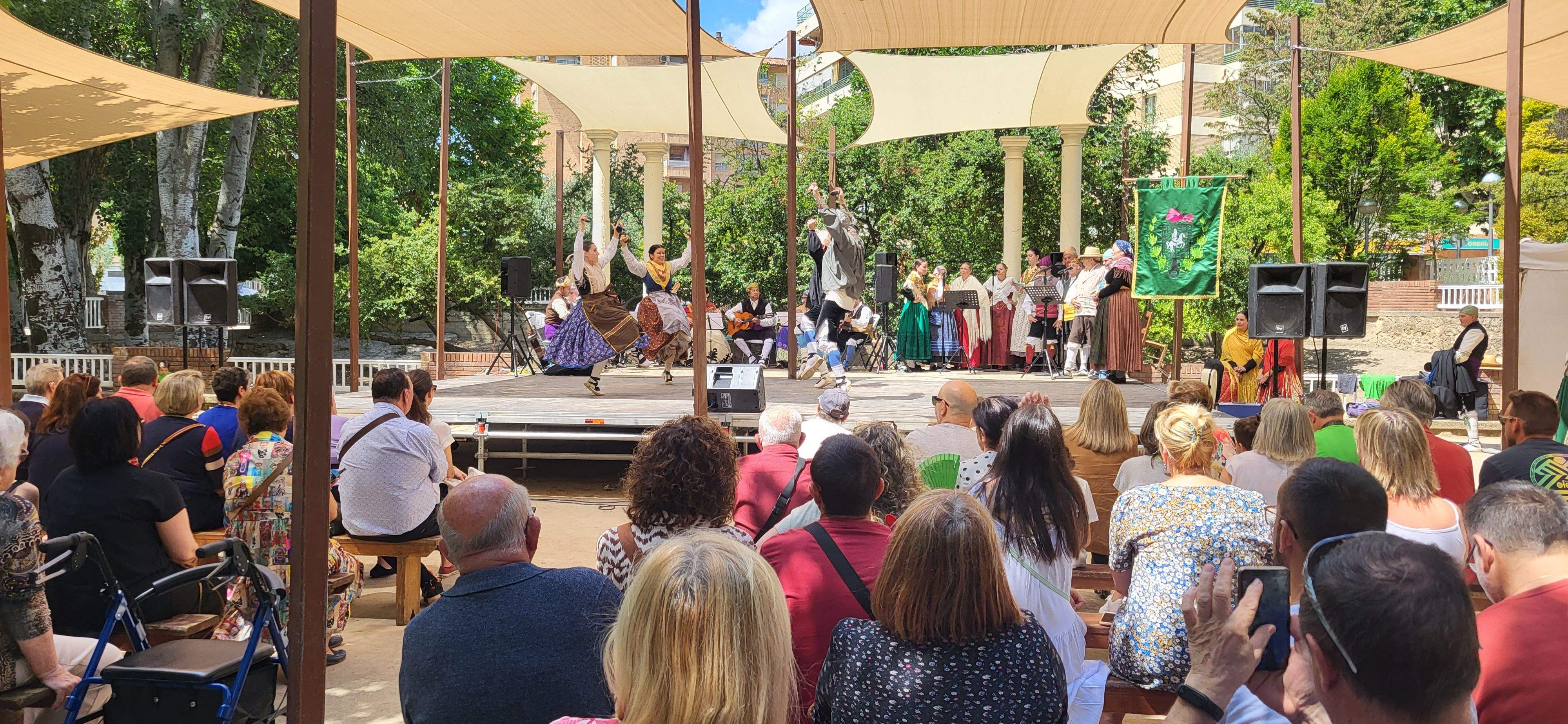 Agrupación Folklórica Santa Cecilia. Foto Myriam Martínez