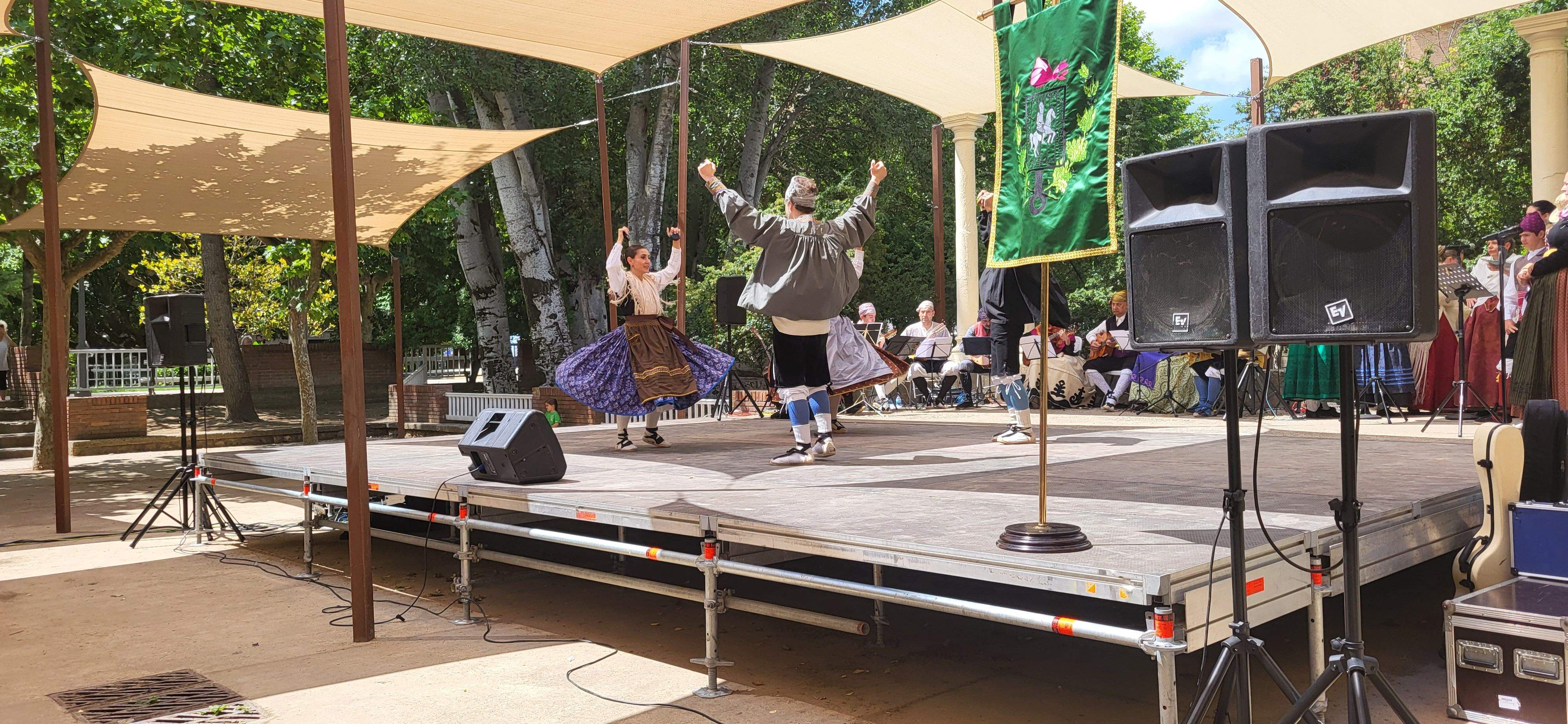 Agrupación Folklórica Santa Cecilia. Foto Myriam Martínez
