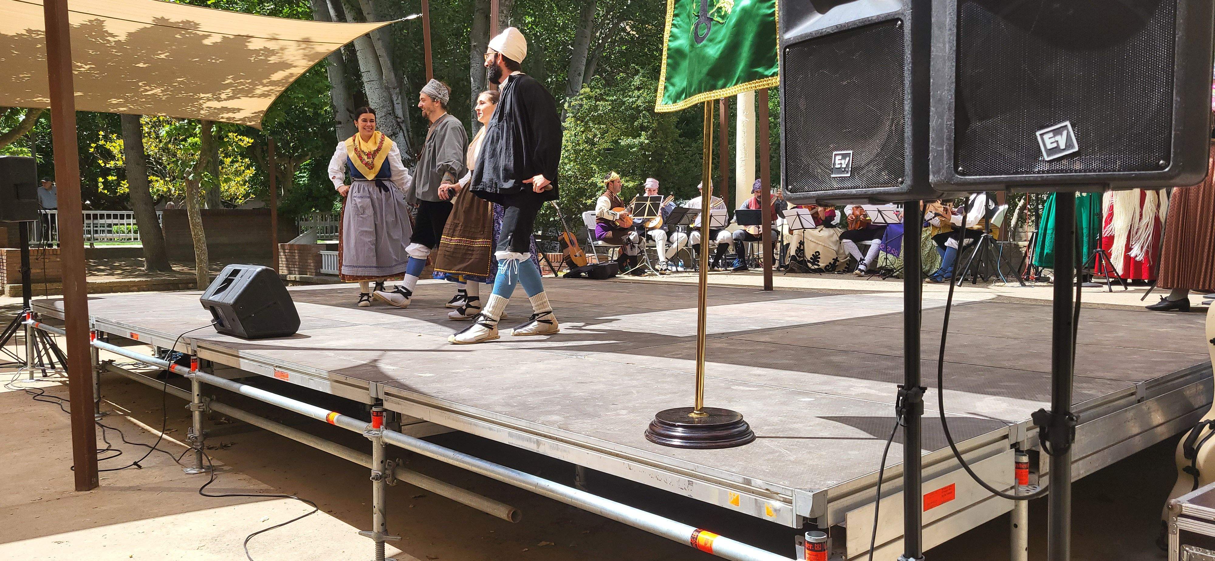 Agrupación Folklórica Santa Cecilia. Foto Myriam Martínez