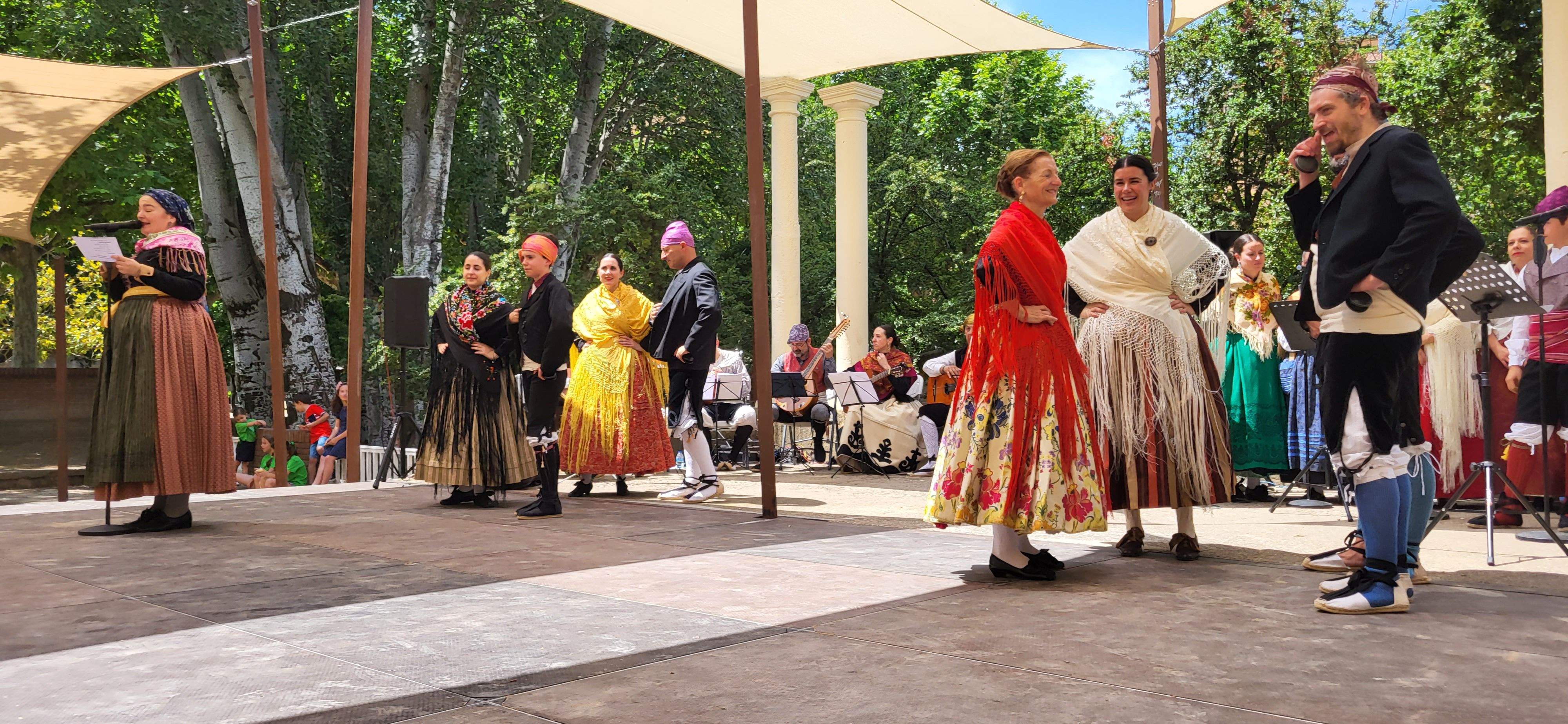 Agrupación Folklórica Santa Cecilia. Foto Myriam Martínez