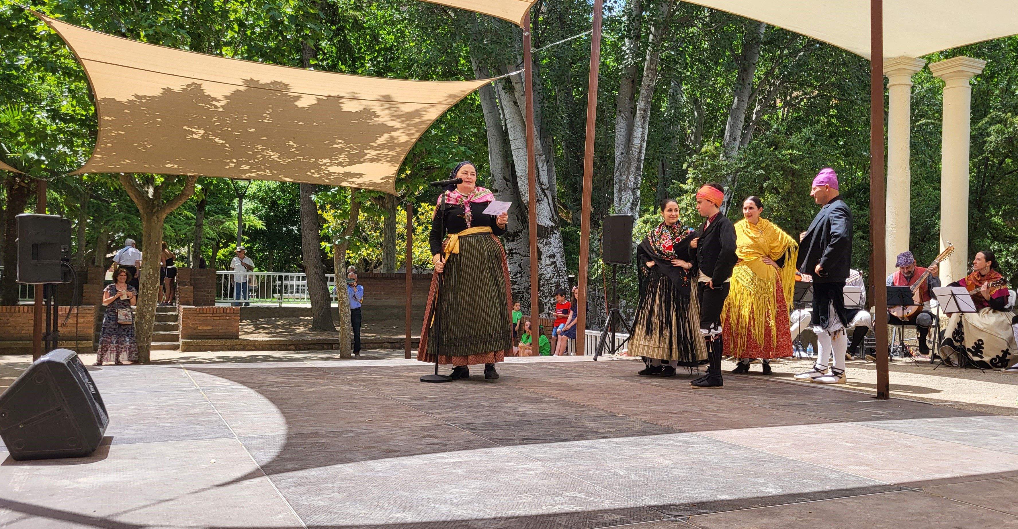 Agrupación Folklórica Santa Cecilia. Foto Myriam Martínez