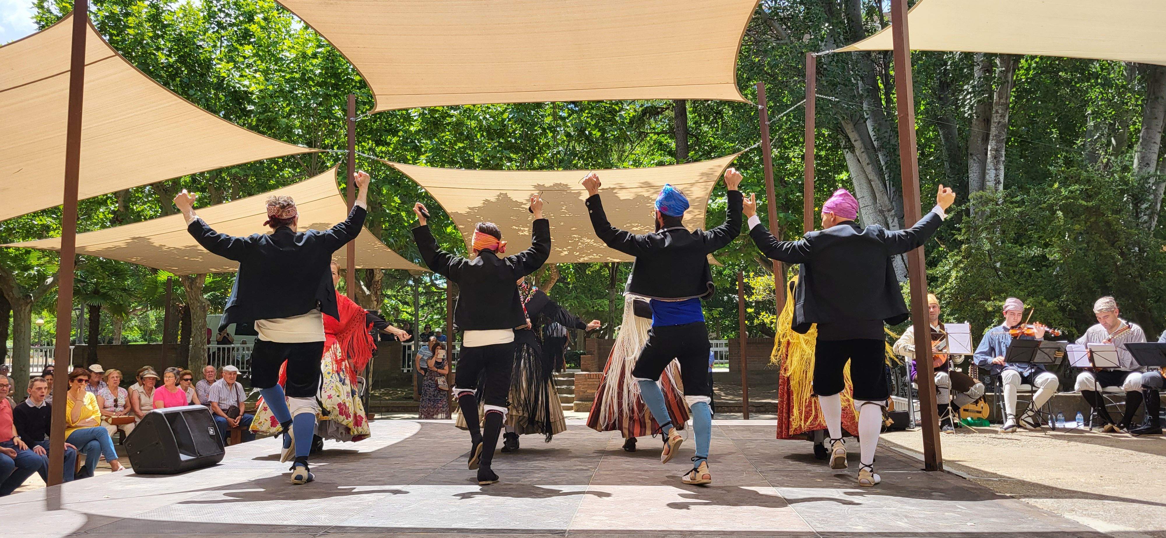 Agrupación Folklórica Santa Cecilia. Foto Myriam Martínez