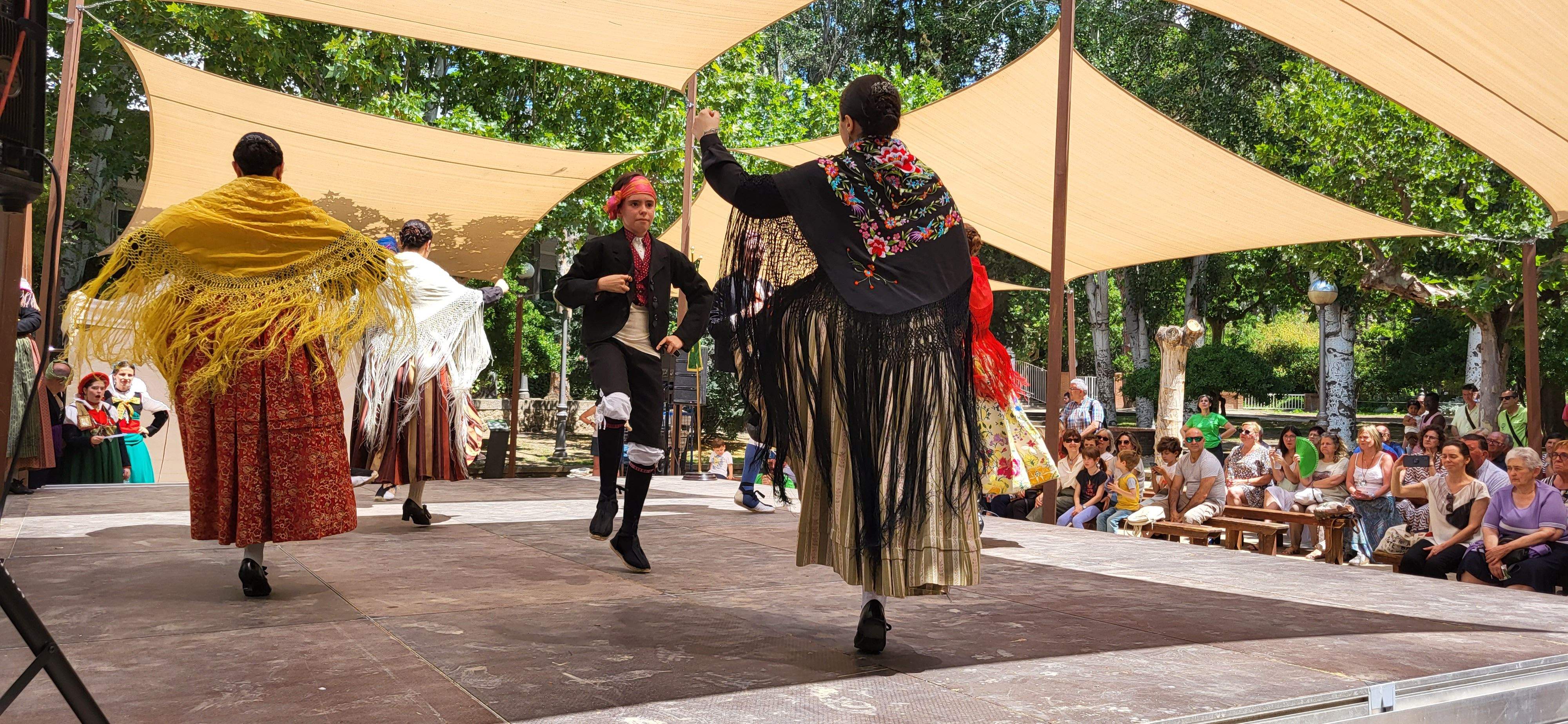 Agrupación Folklórica Santa Cecilia. Foto Myriam Martínez