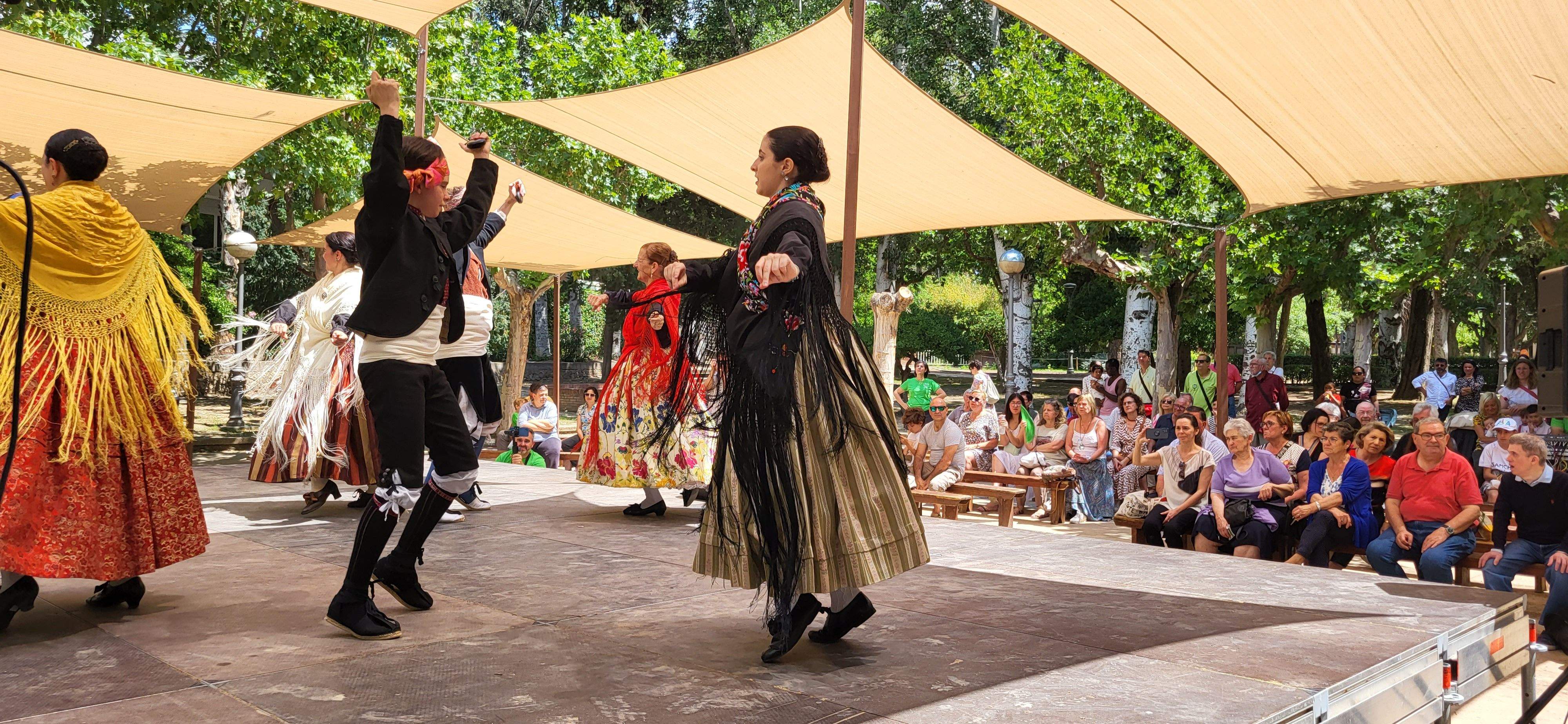 Agrupación Folklórica Santa Cecilia. Foto Myriam Martínez