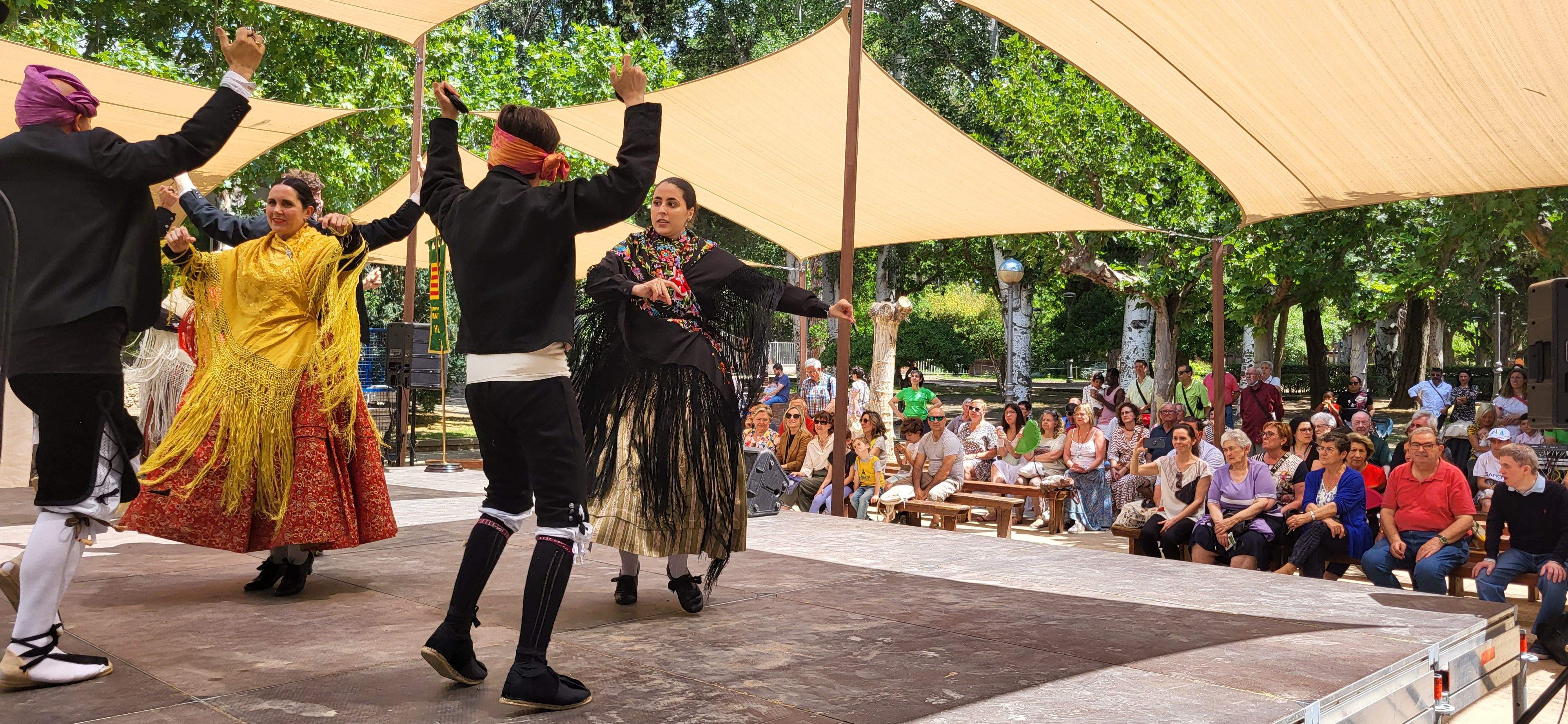 Agrupación Folklórica Santa Cecilia. Foto Myriam Martínez