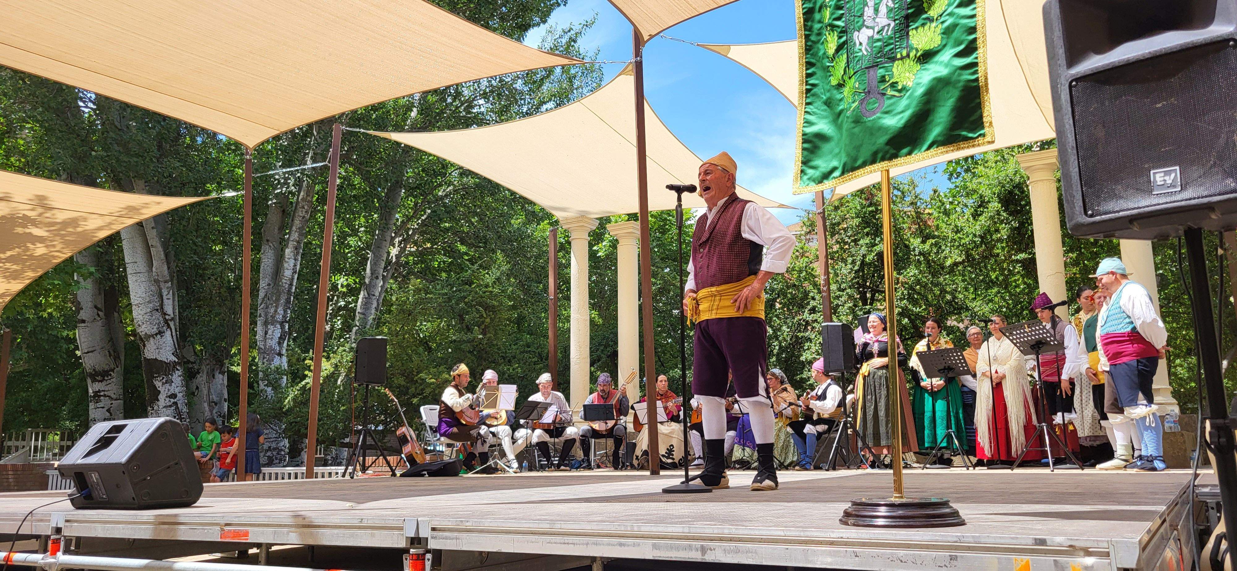 Agrupación Folklórica Santa Cecilia. Foto Myriam Martínez