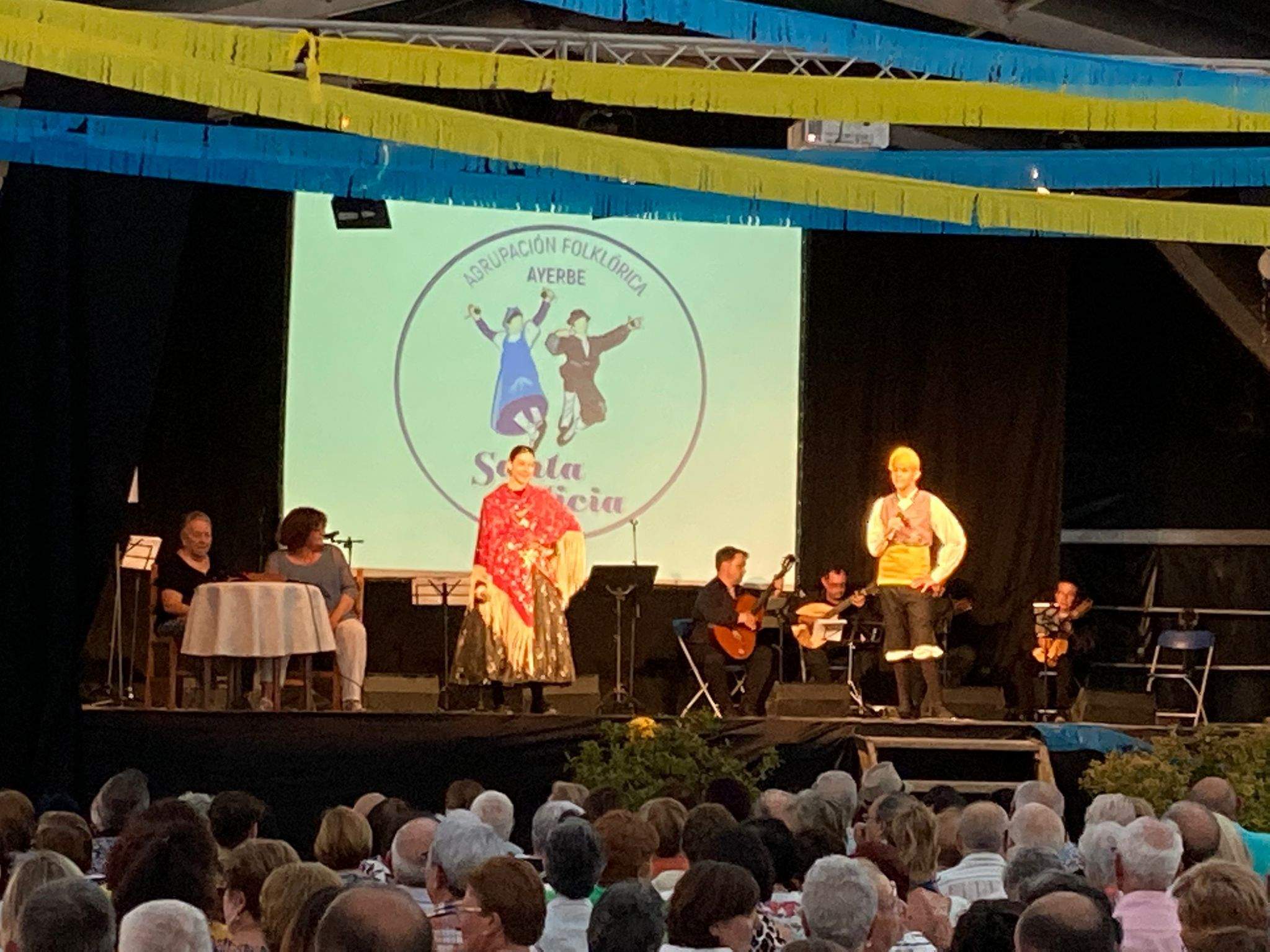 Actuación de la Agrupación Folklorica Santa Leticia. Foto Ayuntamiento de Ayerbe (2)