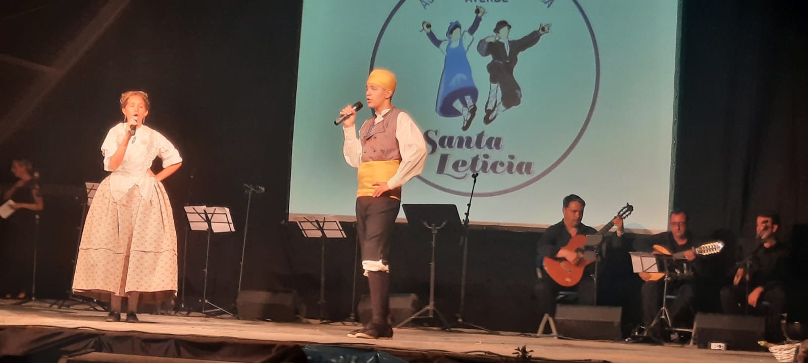 Actuación de la Agrupación Folklorica Santa Leticia. Foto Ayuntamiento de Ayerbe (10)