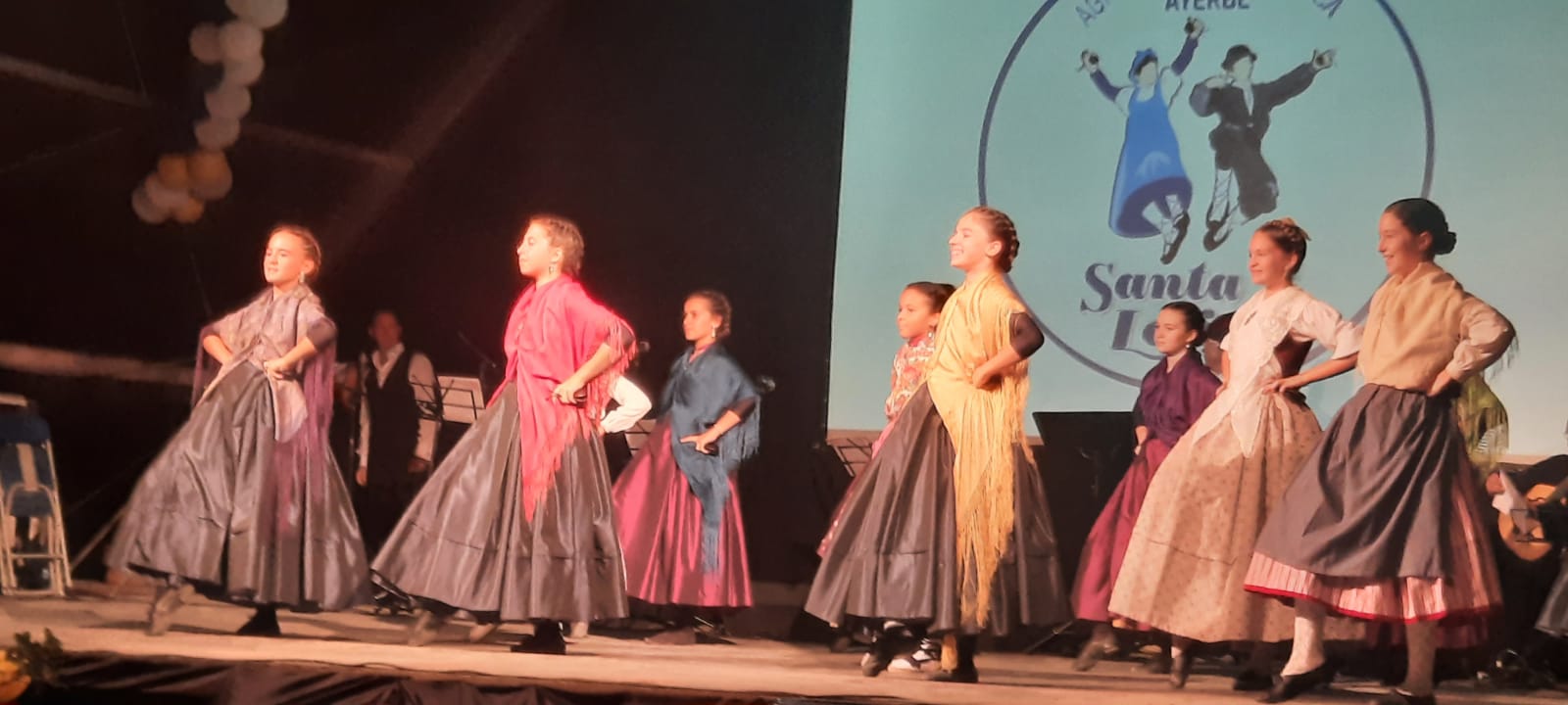 Actuación de la Agrupación Folklorica Santa Leticia. Foto Ayuntamiento de Ayerbe (11)