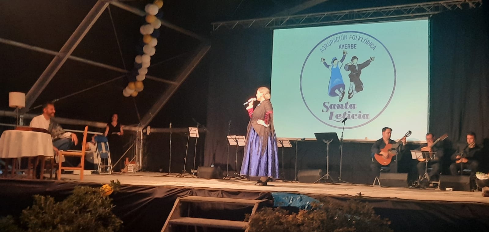 Actuación de la Agrupación Folklorica Santa Leticia. Foto Ayuntamiento de Ayerbe (12)