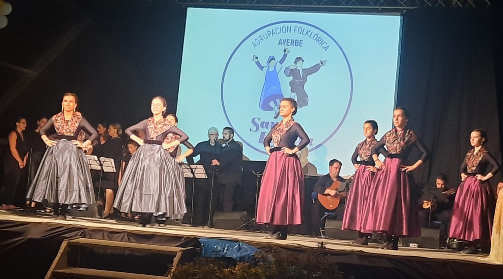 Actuación de la Agrupación Folklorica Santa Leticia. Foto Ayuntamiento de Ayerbe (13)