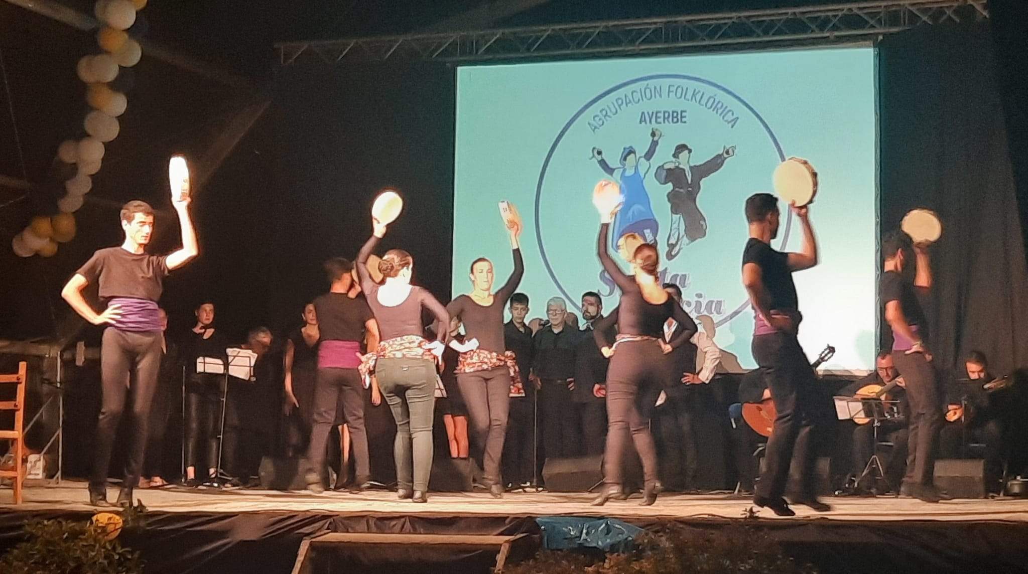 Actuación de la Agrupación Folklorica Santa Leticia. Foto Ayuntamiento de Ayerbe (15)