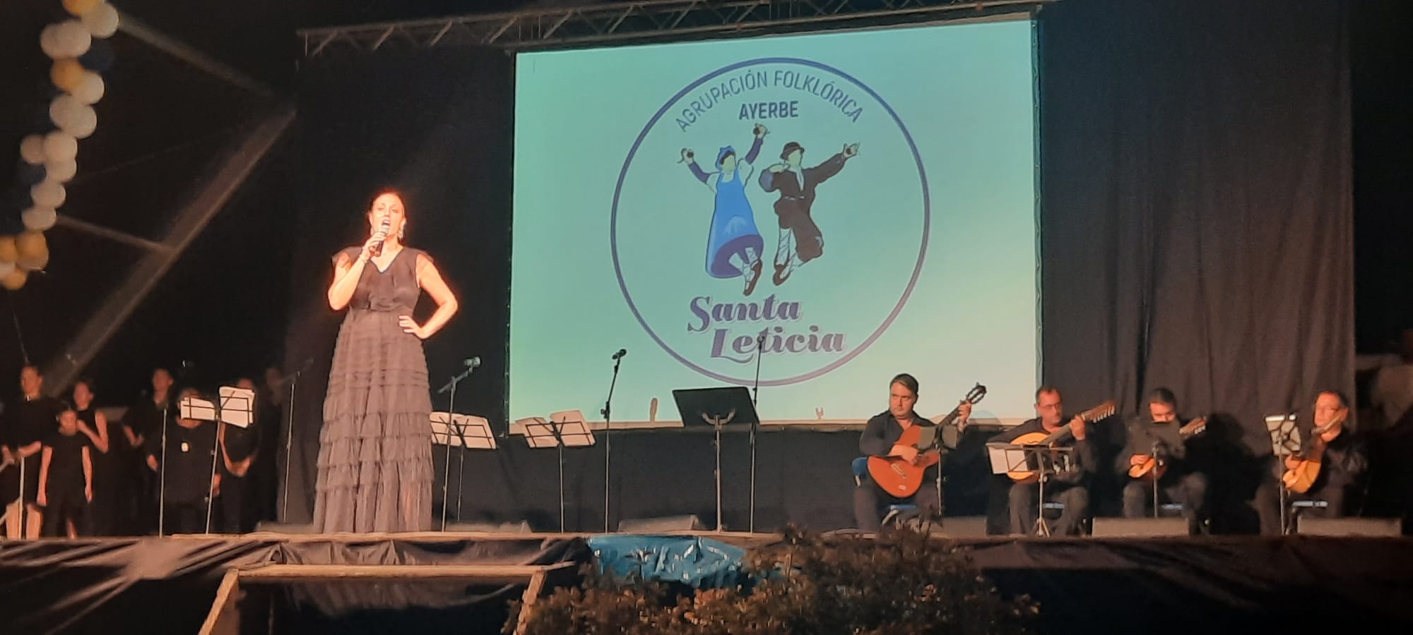 Actuación de la Agrupación Folklorica Santa Leticia. Foto Ayuntamiento de Ayerbe (16)