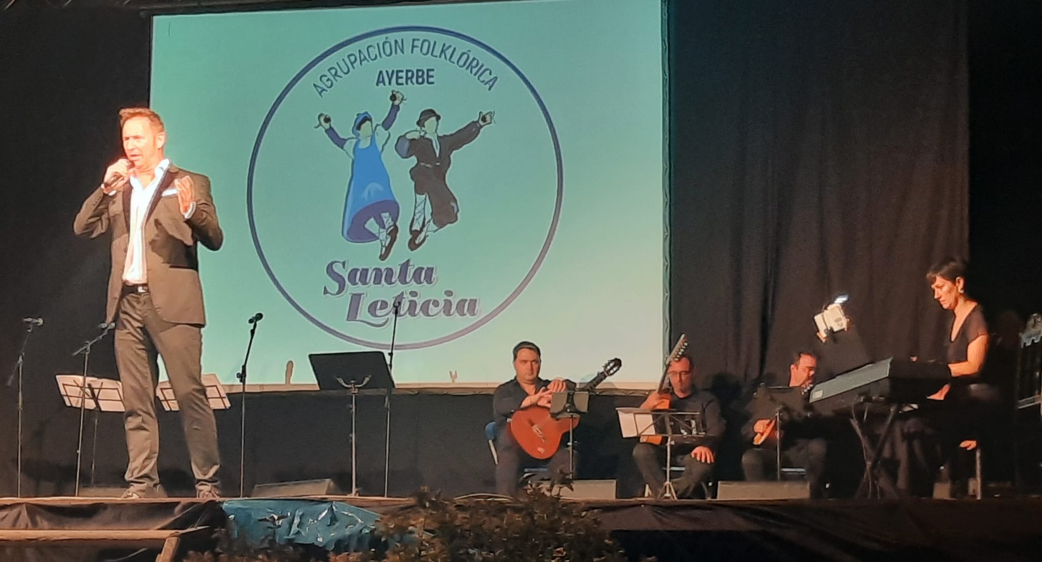 Actuación de la Agrupación Folklorica Santa Leticia. Foto Ayuntamiento de Ayerbe (17)