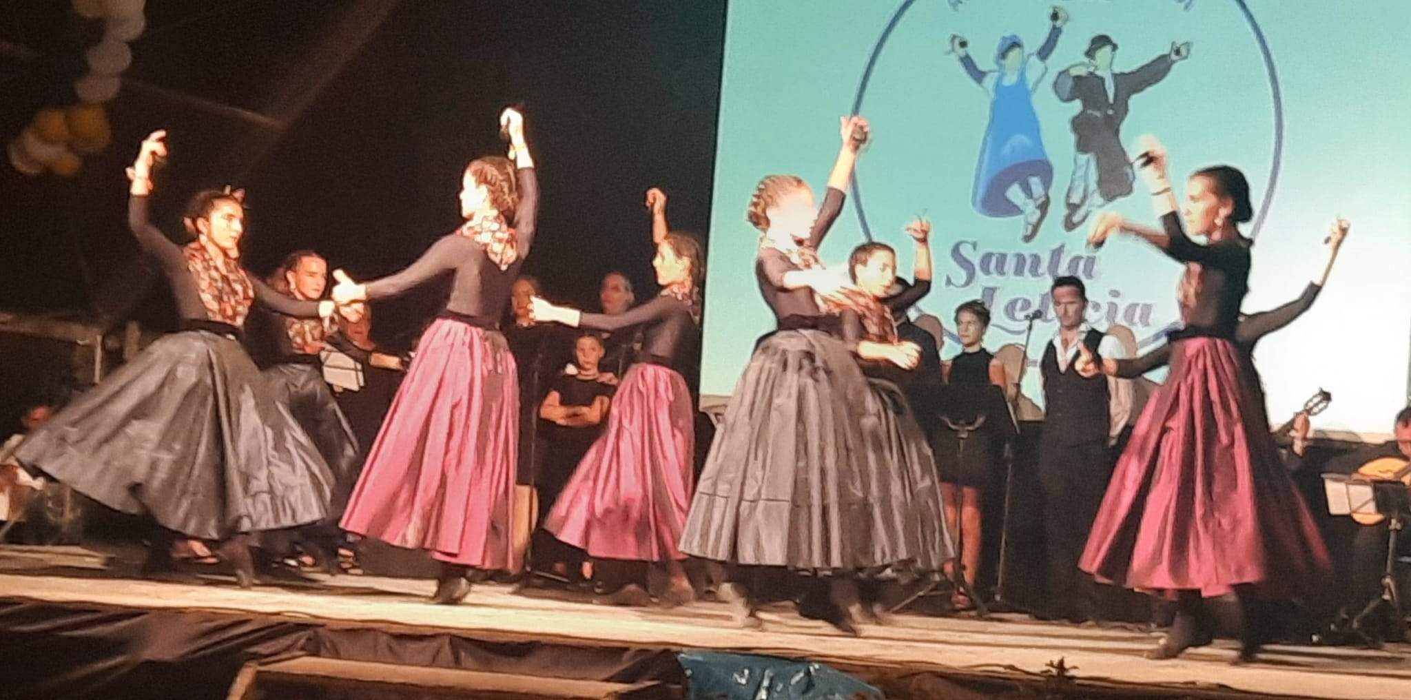 Actuación de la Agrupación Folklorica Santa Leticia. Foto Ayuntamiento de Ayerbe (18)