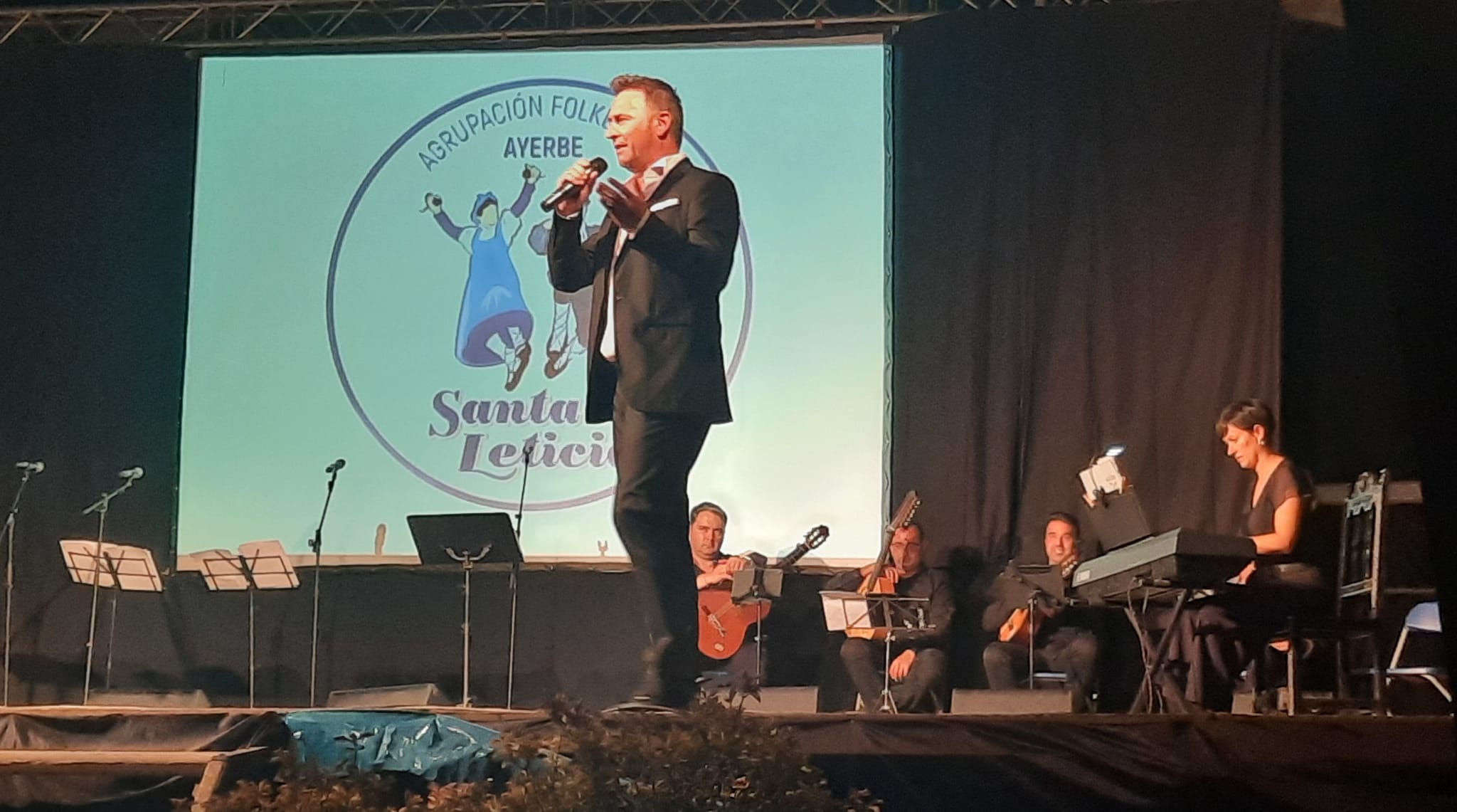 Actuación de la Agrupación Folklorica Santa Leticia. Foto Ayuntamiento de Ayerbe (19)