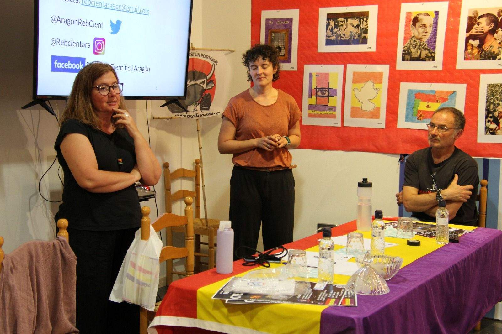Charla de Ana Moreno y Graciela Gil en el CRMAHU. Foto Carlos Neofato