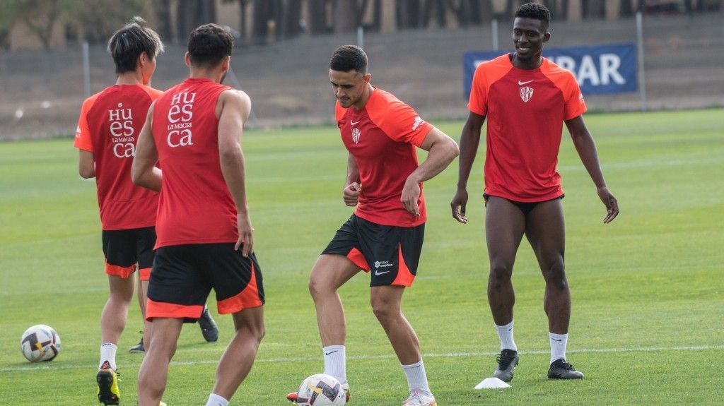 Entrenamiento de la SD Huesca antes de la próxima cita en El Alcoraz.